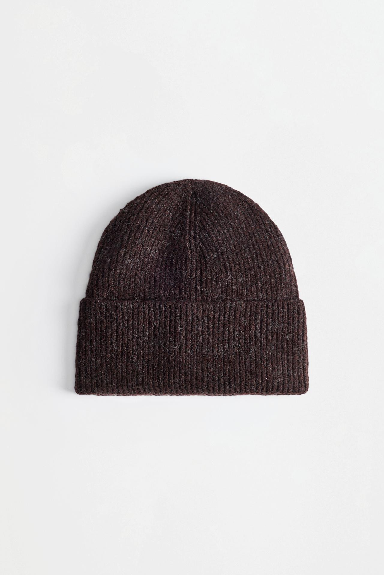 Ribbed knit beanie — DARK BROWN