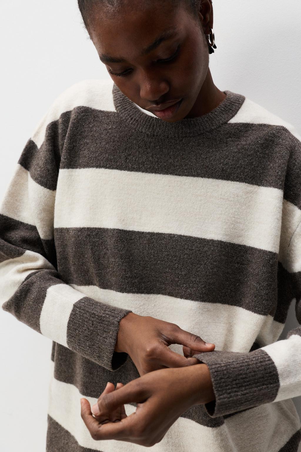 Long foamy sweater