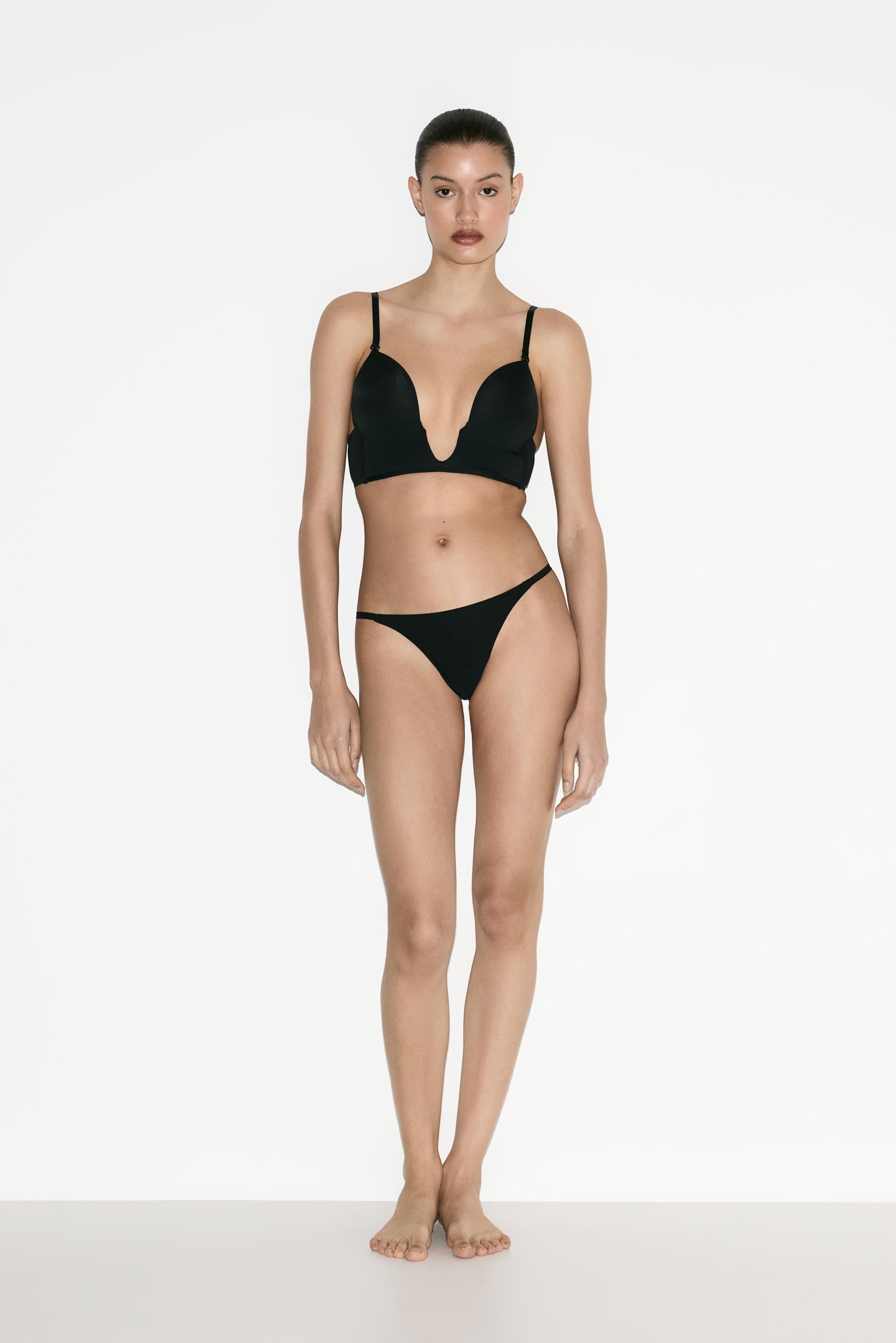 Extra plunging pre-shaped bra — BLACK
