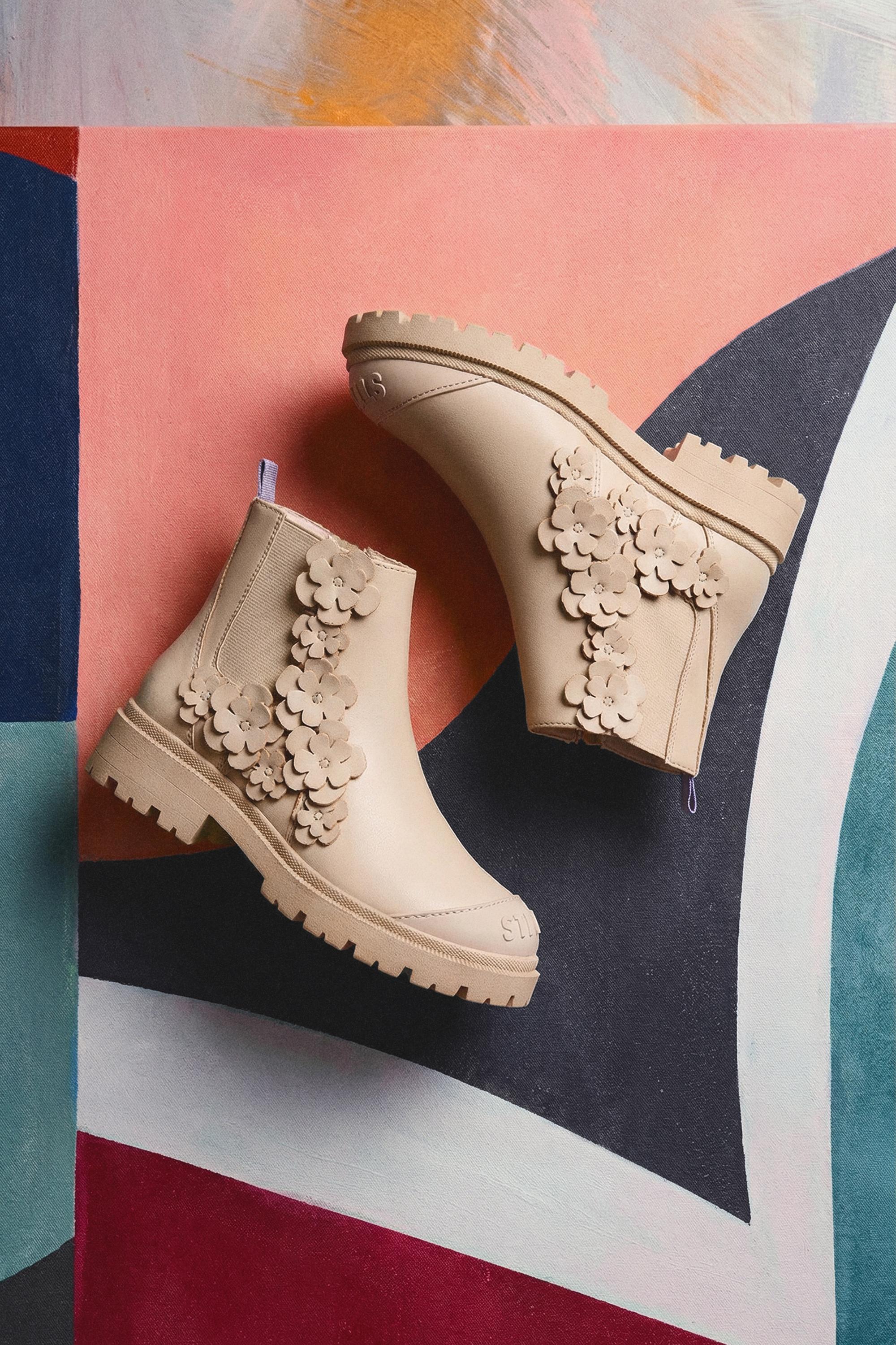 Stitch Chelsea boots with floral detail — BEIGE