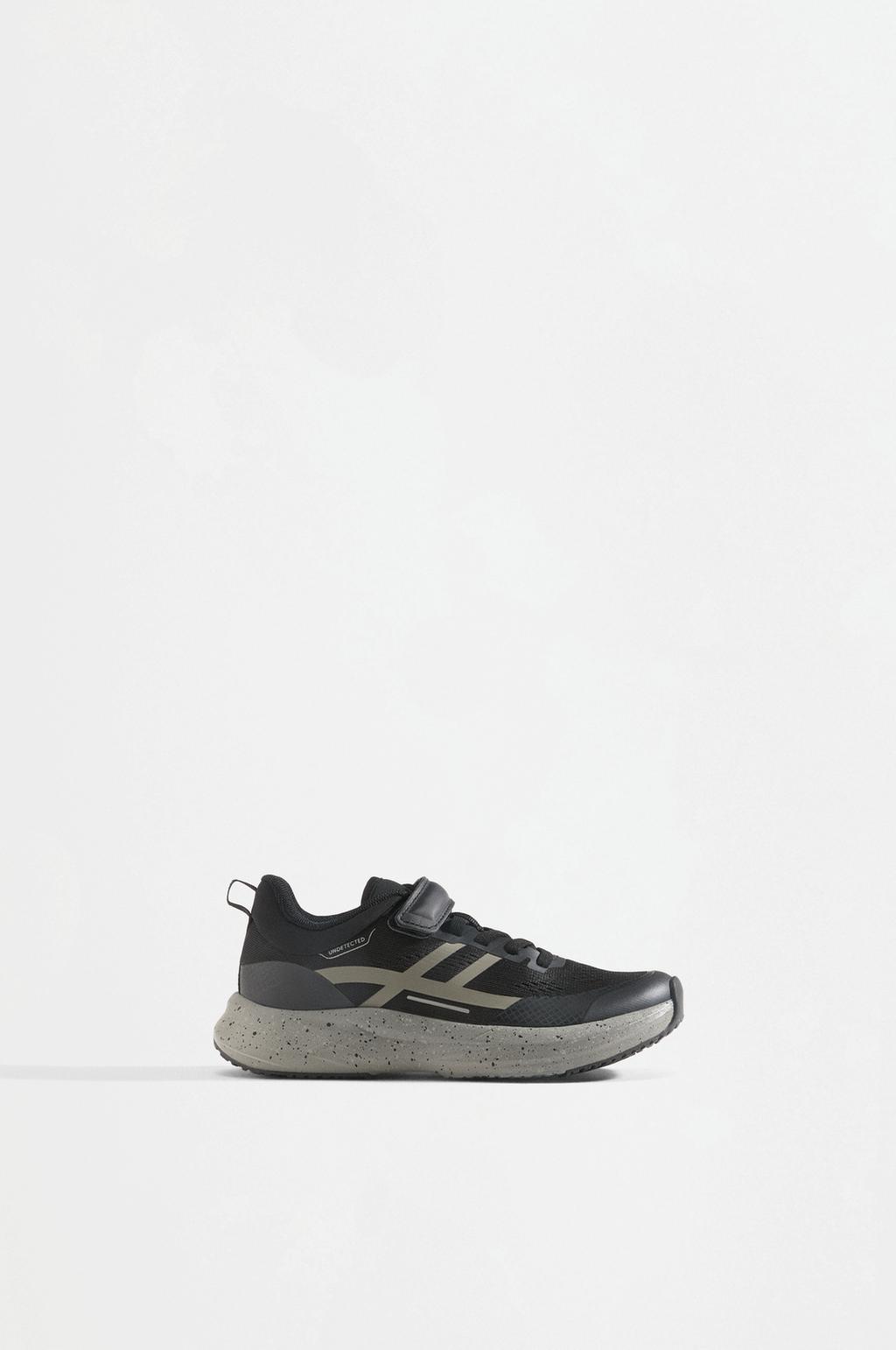 Technical fabric sneakers