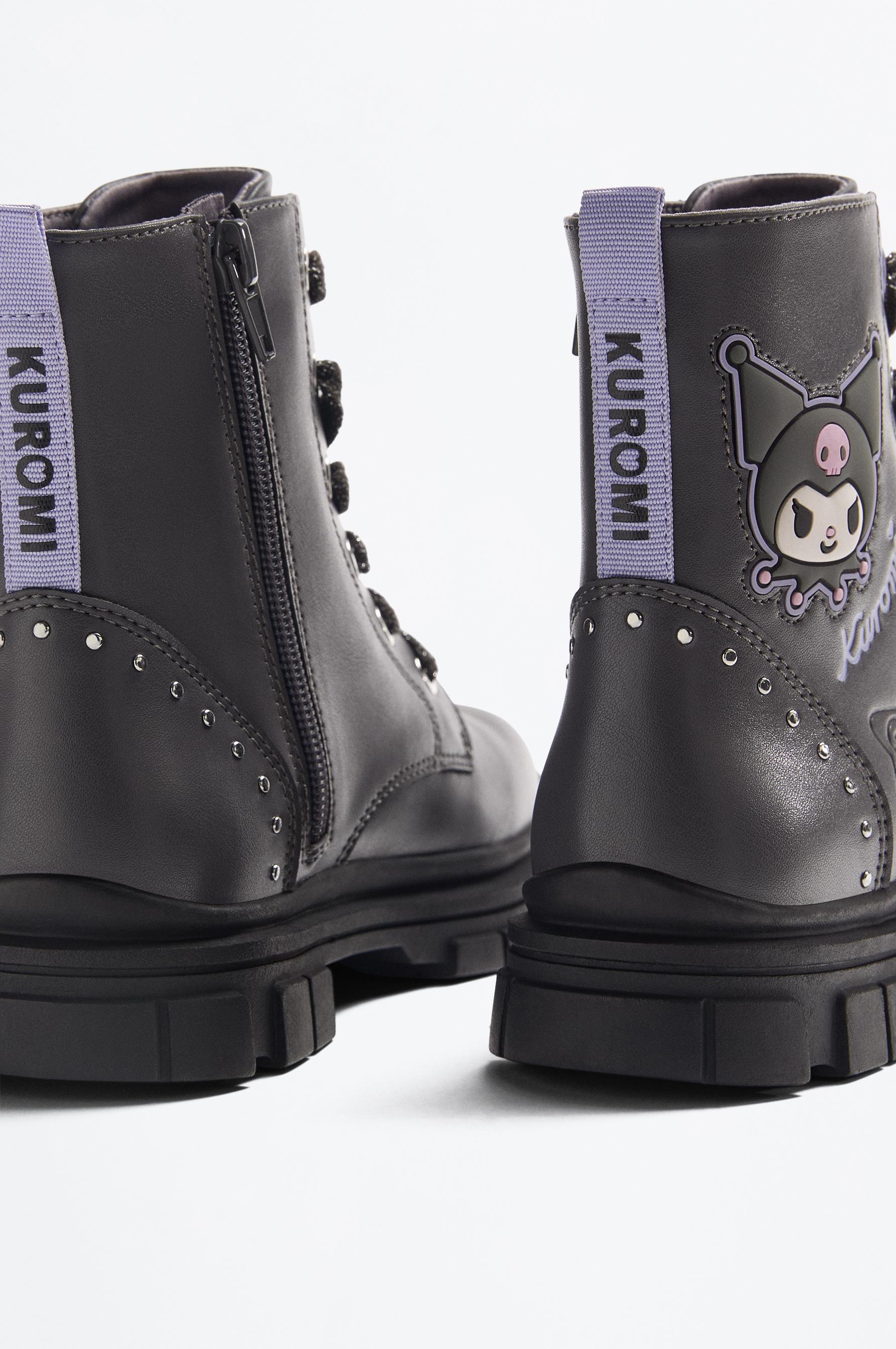 Kuromi Hello Kitty ©SANRIO Lace-up Boot — GREY