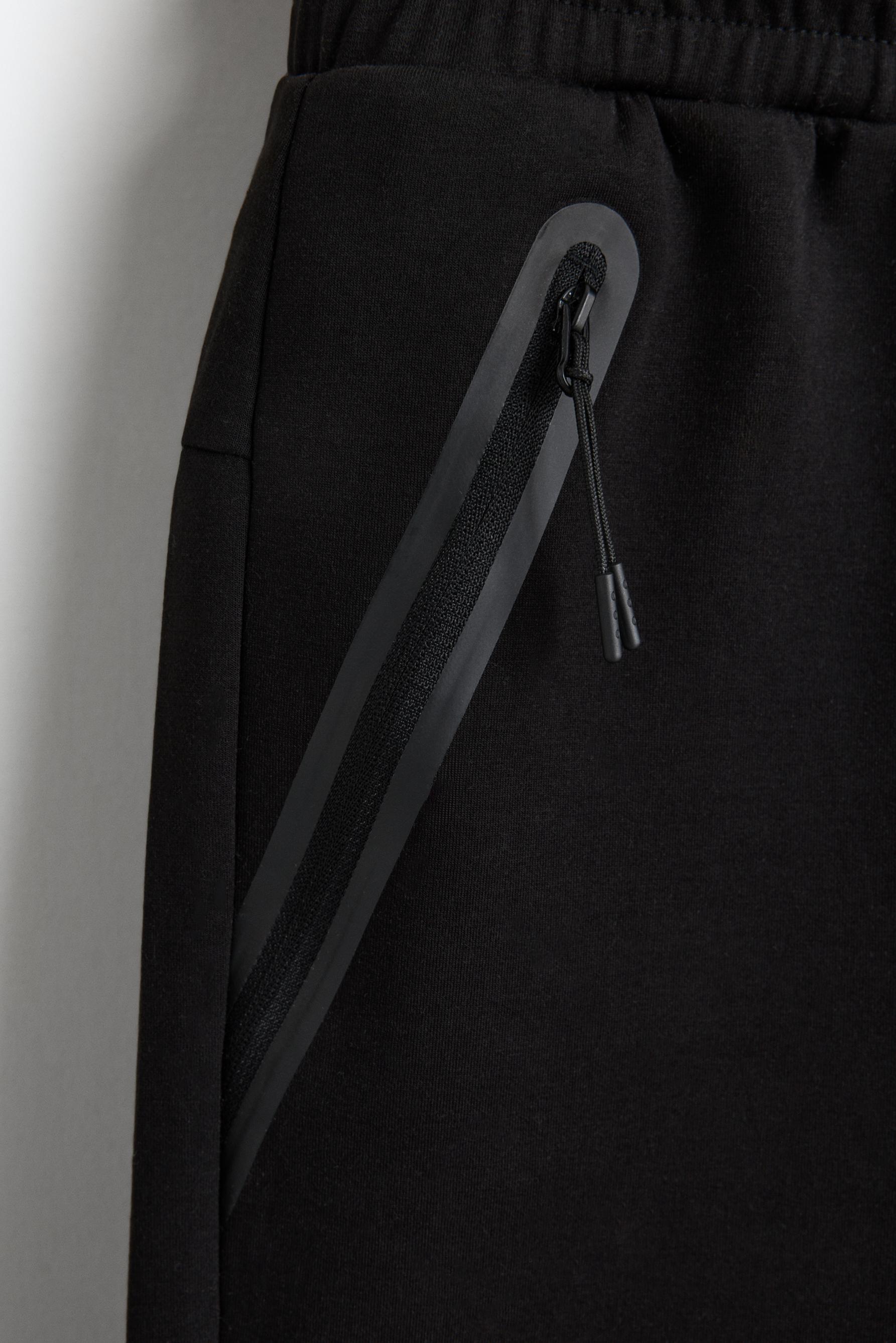 Basic interlock Bermuda shorts — BLACK
