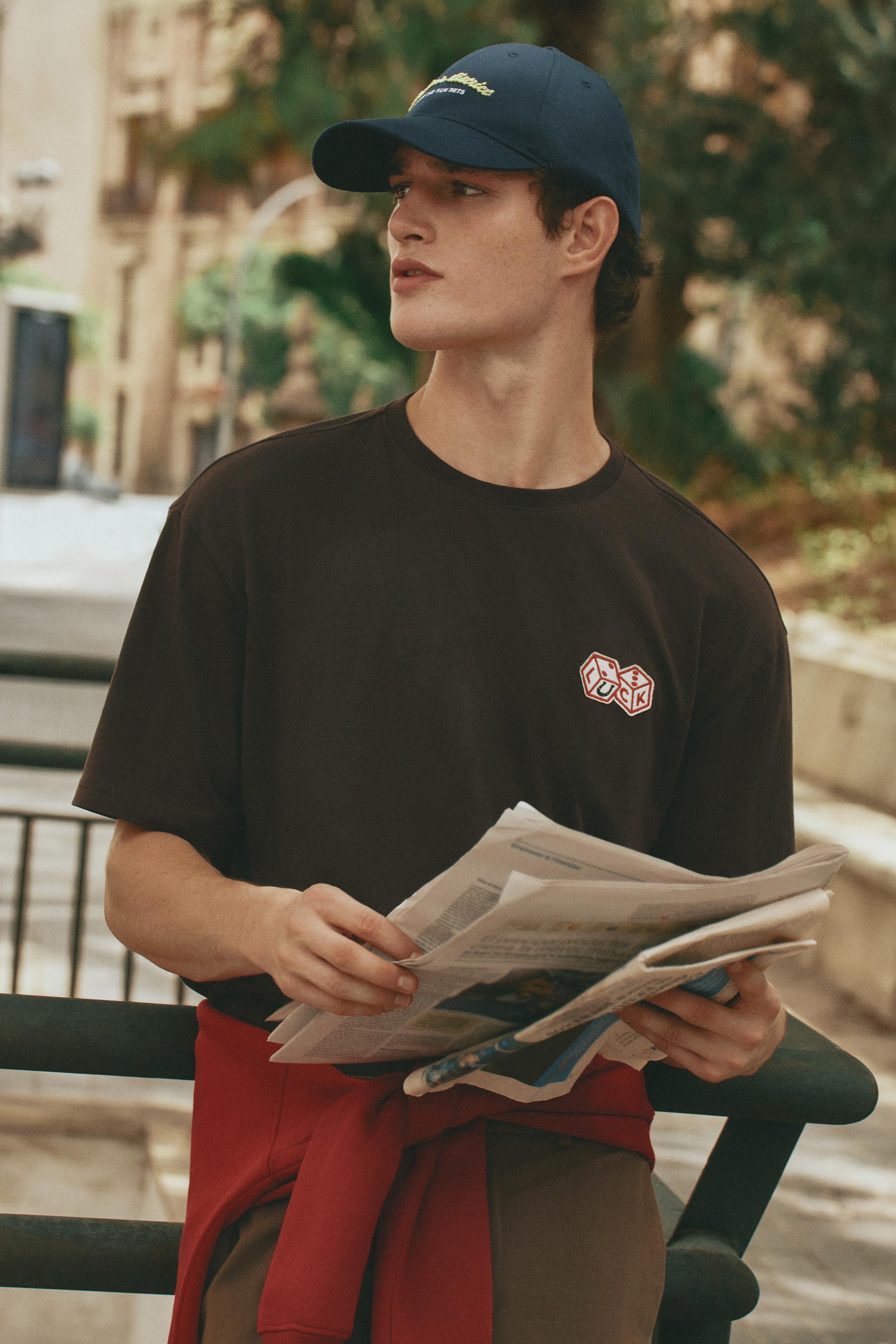 Patch T-shirt — DARK BROWN