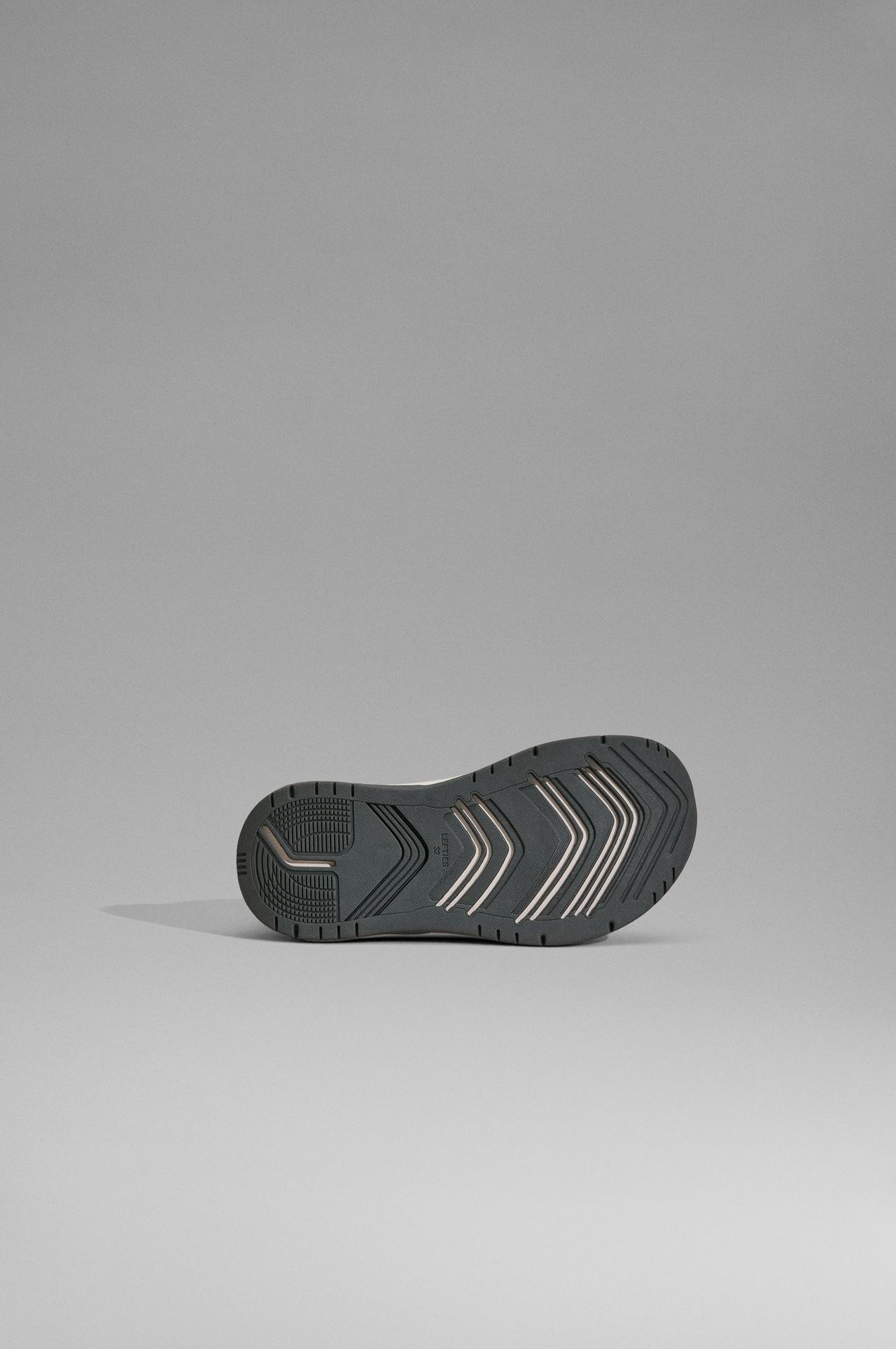MULTI-PIECE BAREFOOT TRAINERS — SILVER