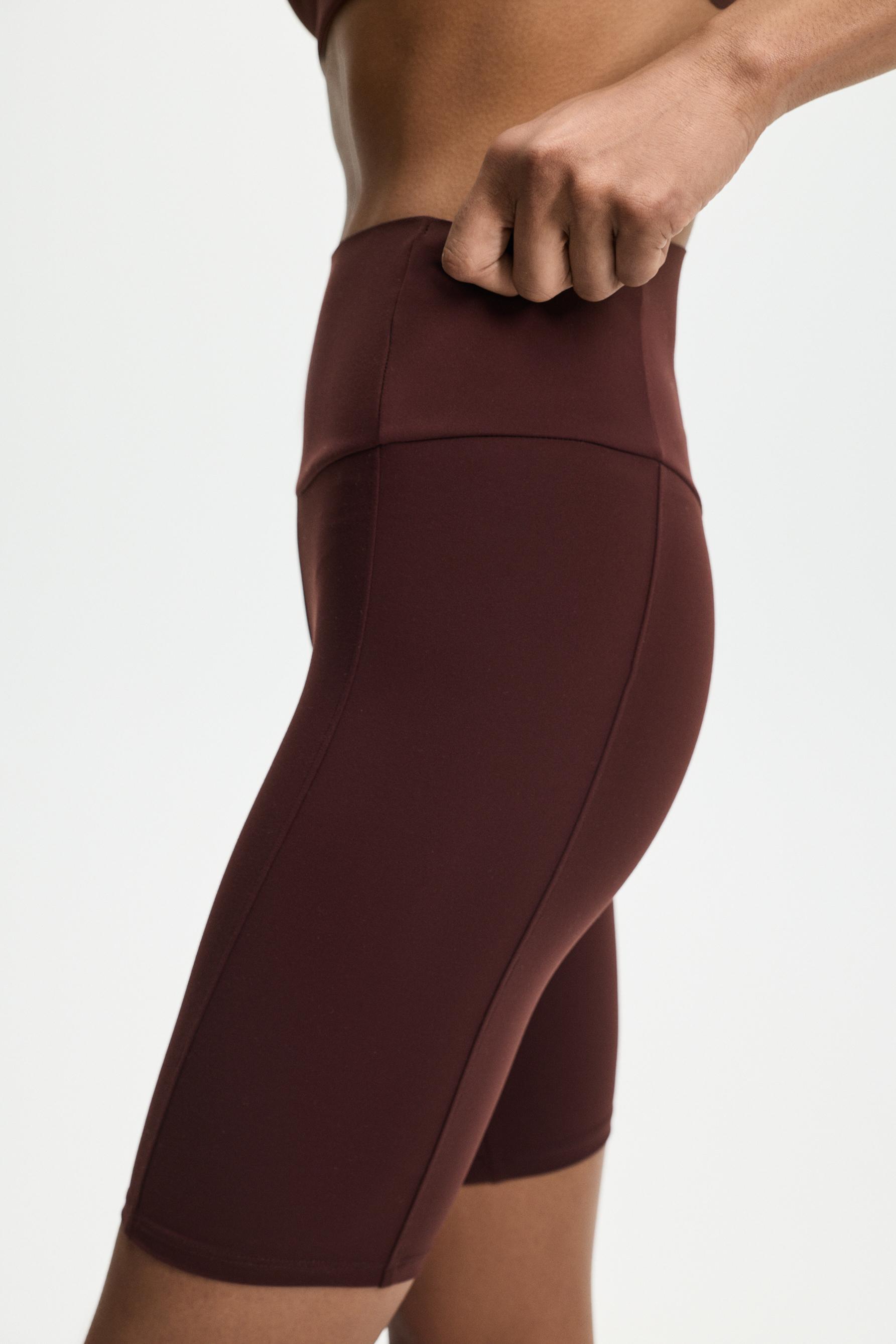 Shaping effect sports cycling leggings. — WINE