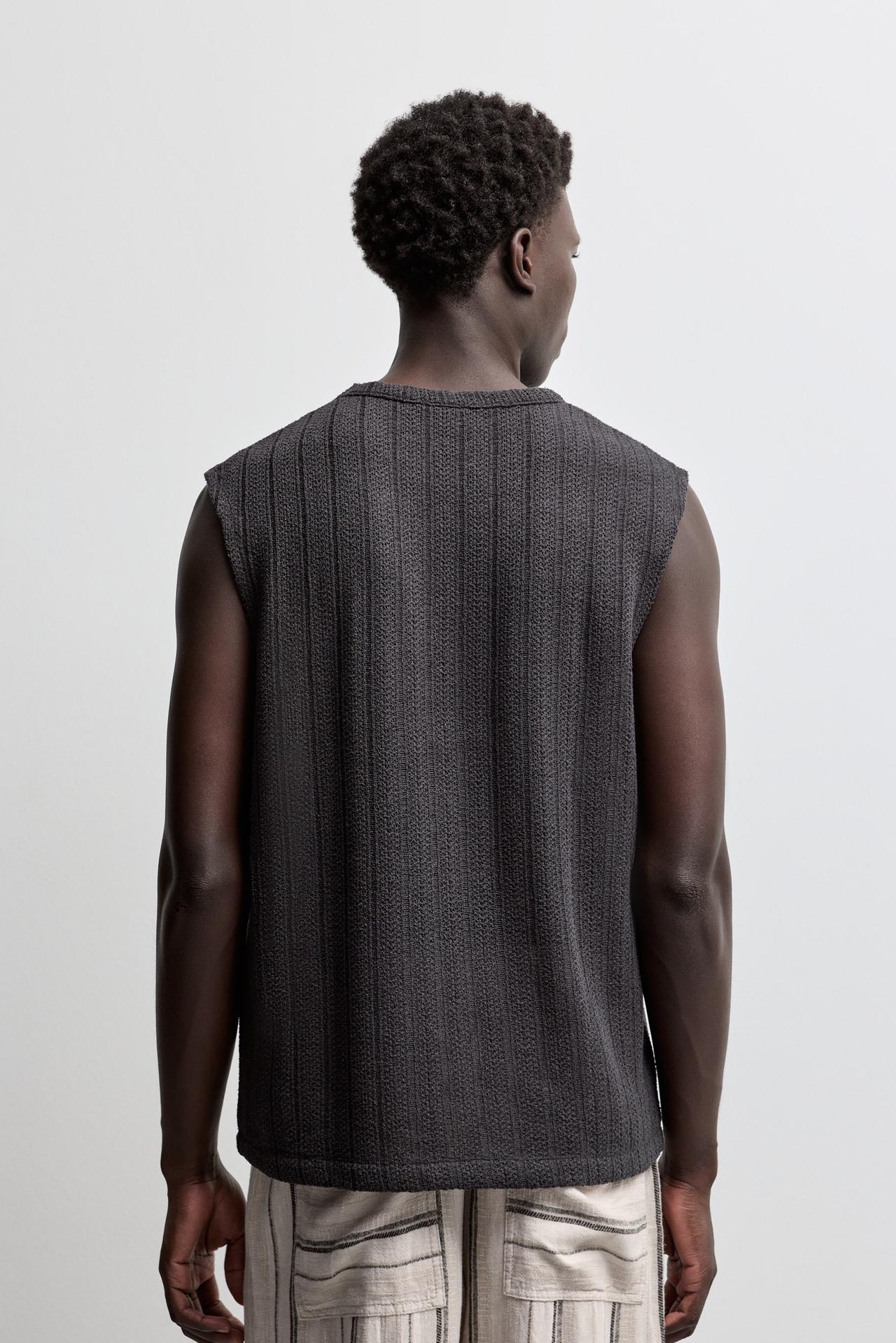 Openwork textured vest — LEAD