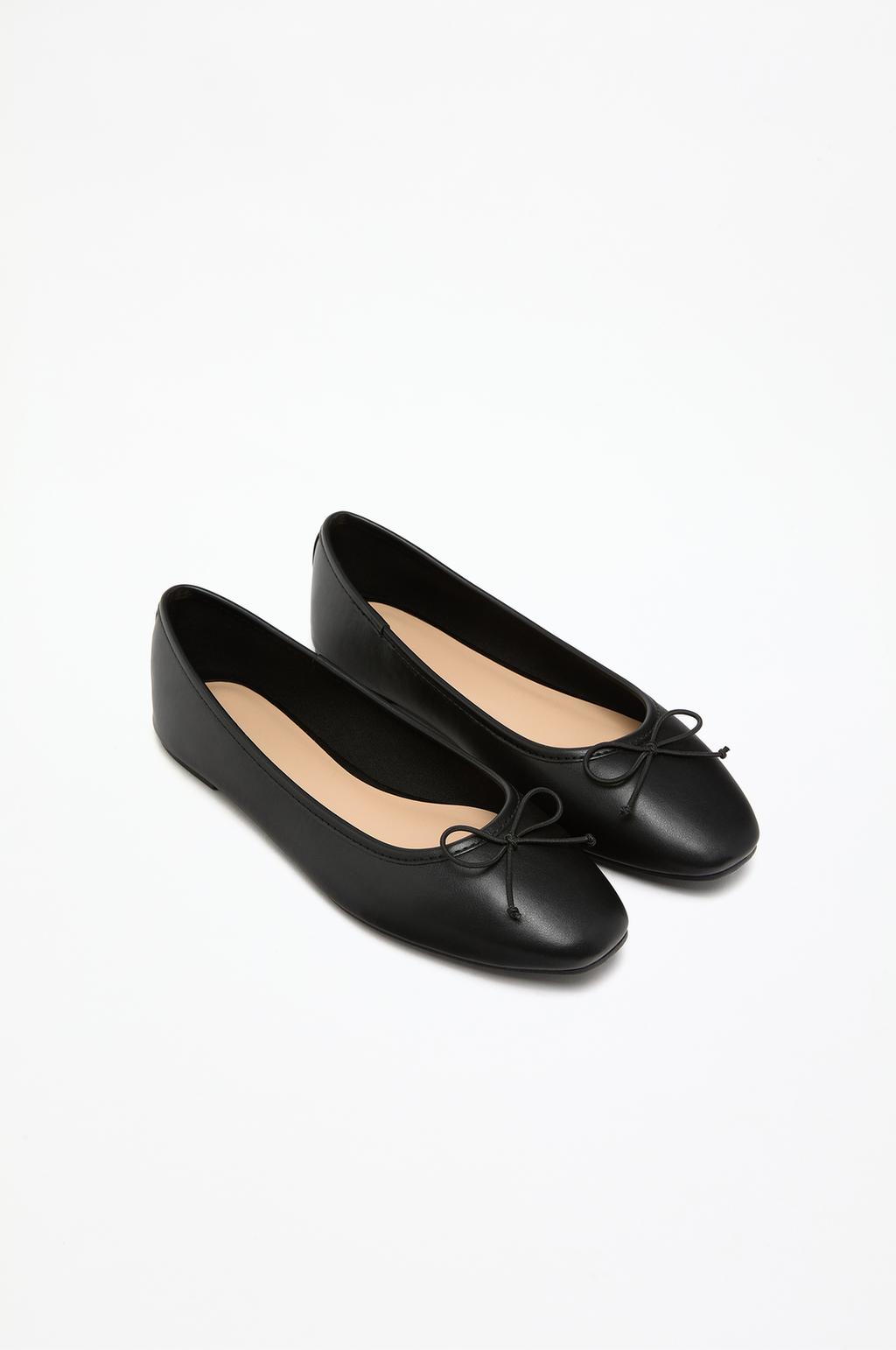 Ballet flats with bow