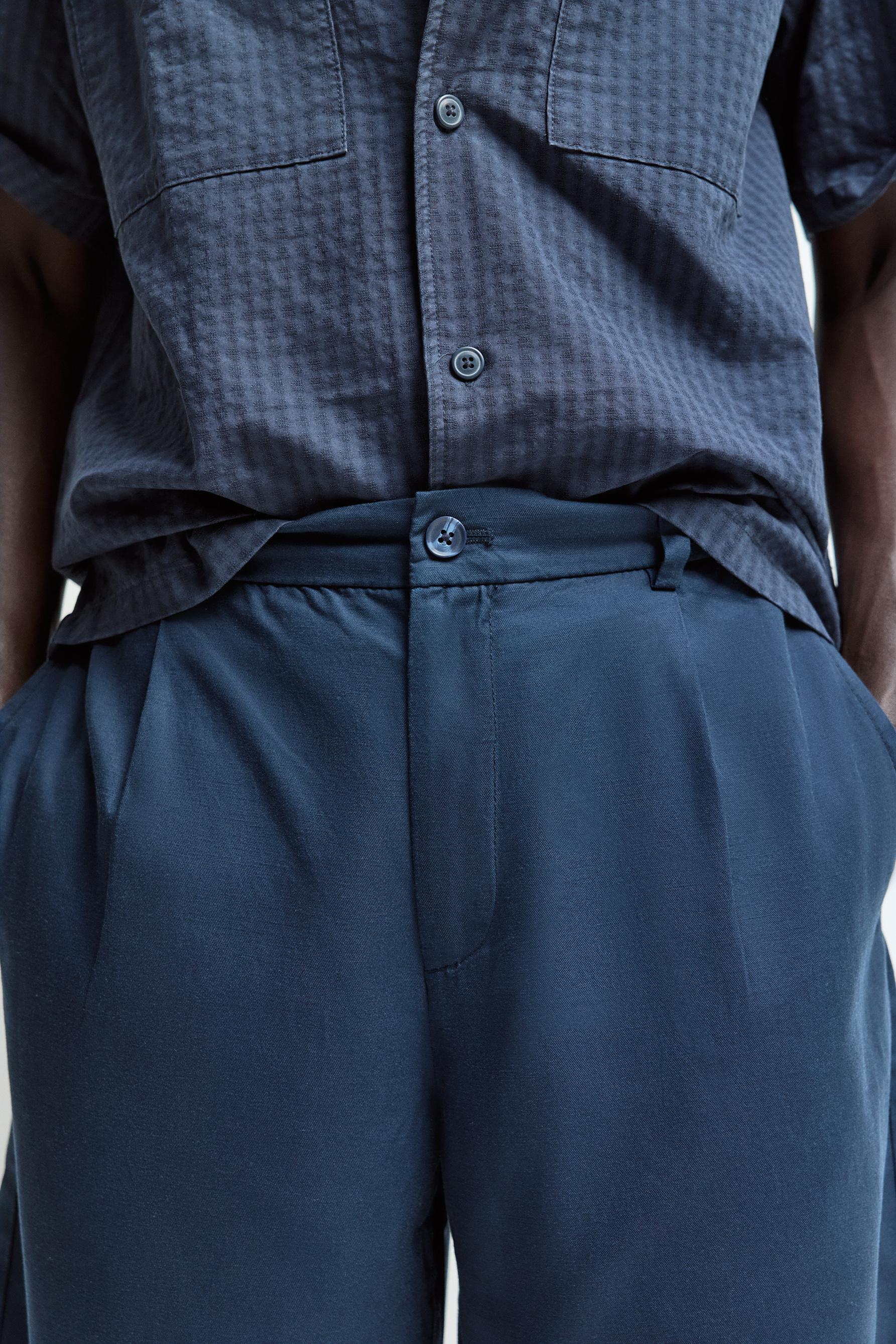 Pleated Bermuda shorts — NAVY