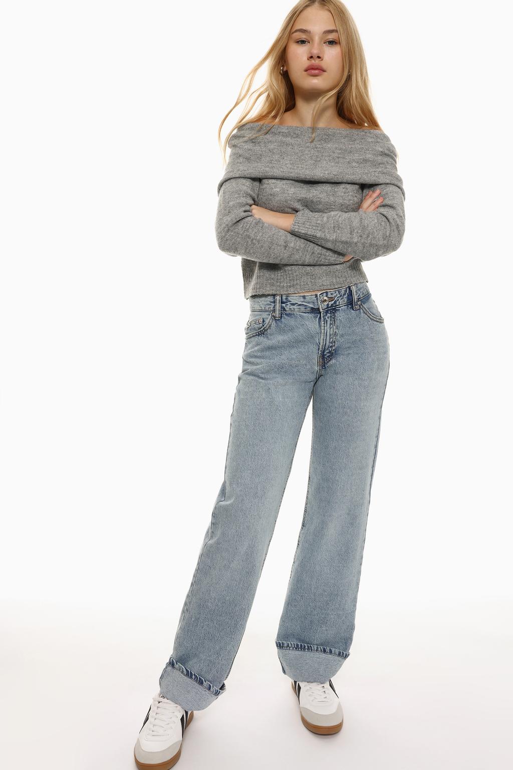 Straight-leg jeans with turn-up hems