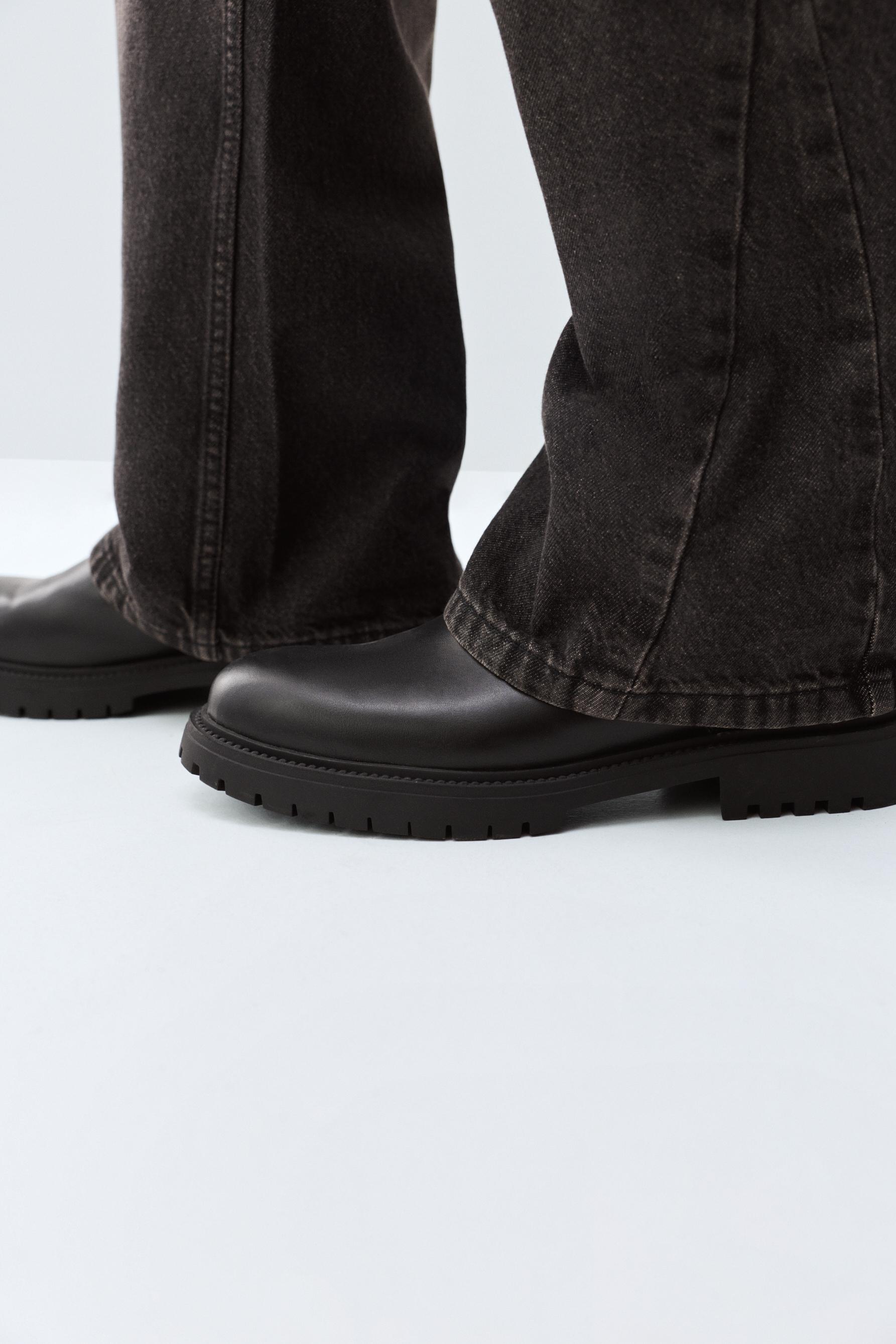 Men's Chelsea boots with track sole — BLACK