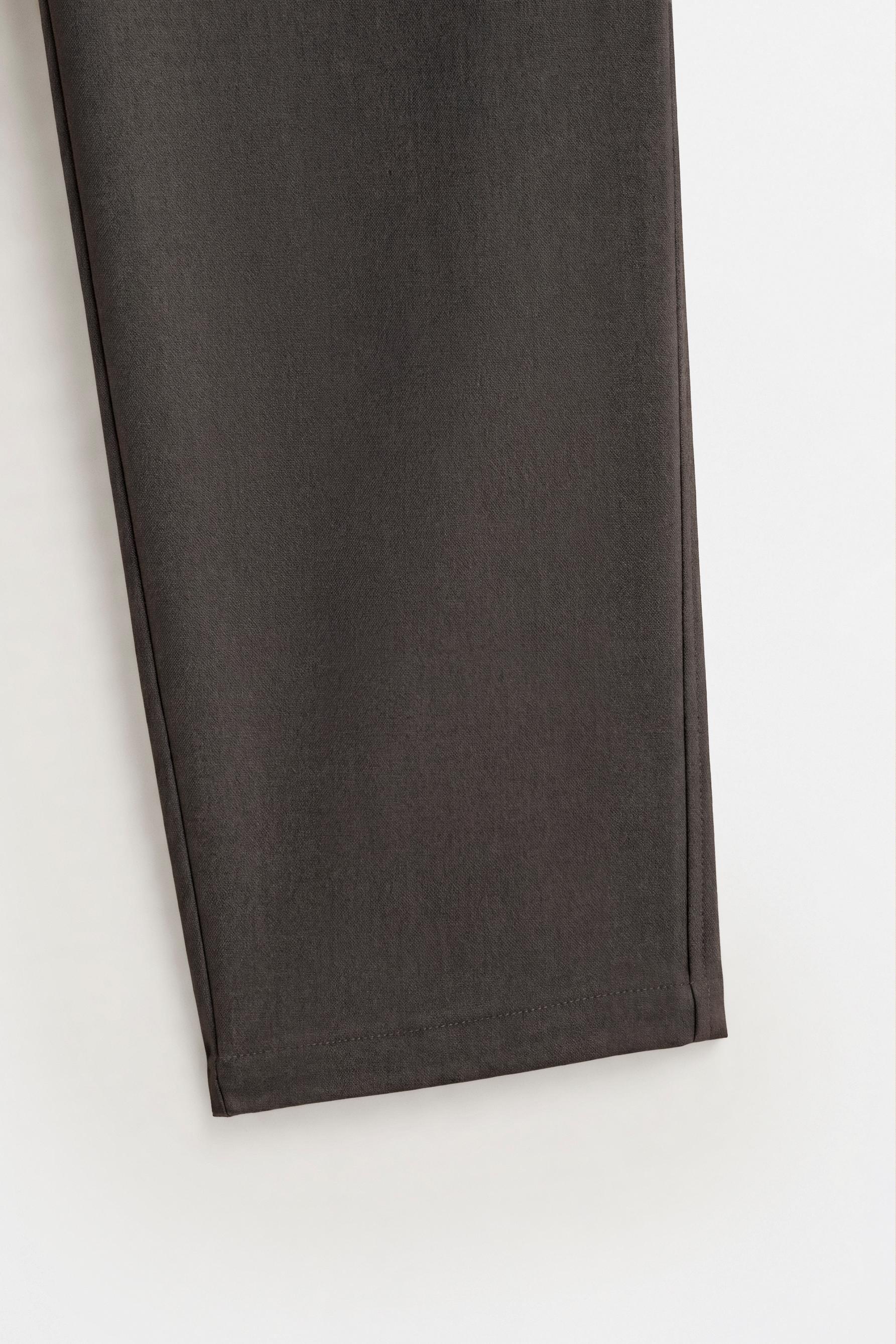 Tailored fit pleated trousers — LEAD