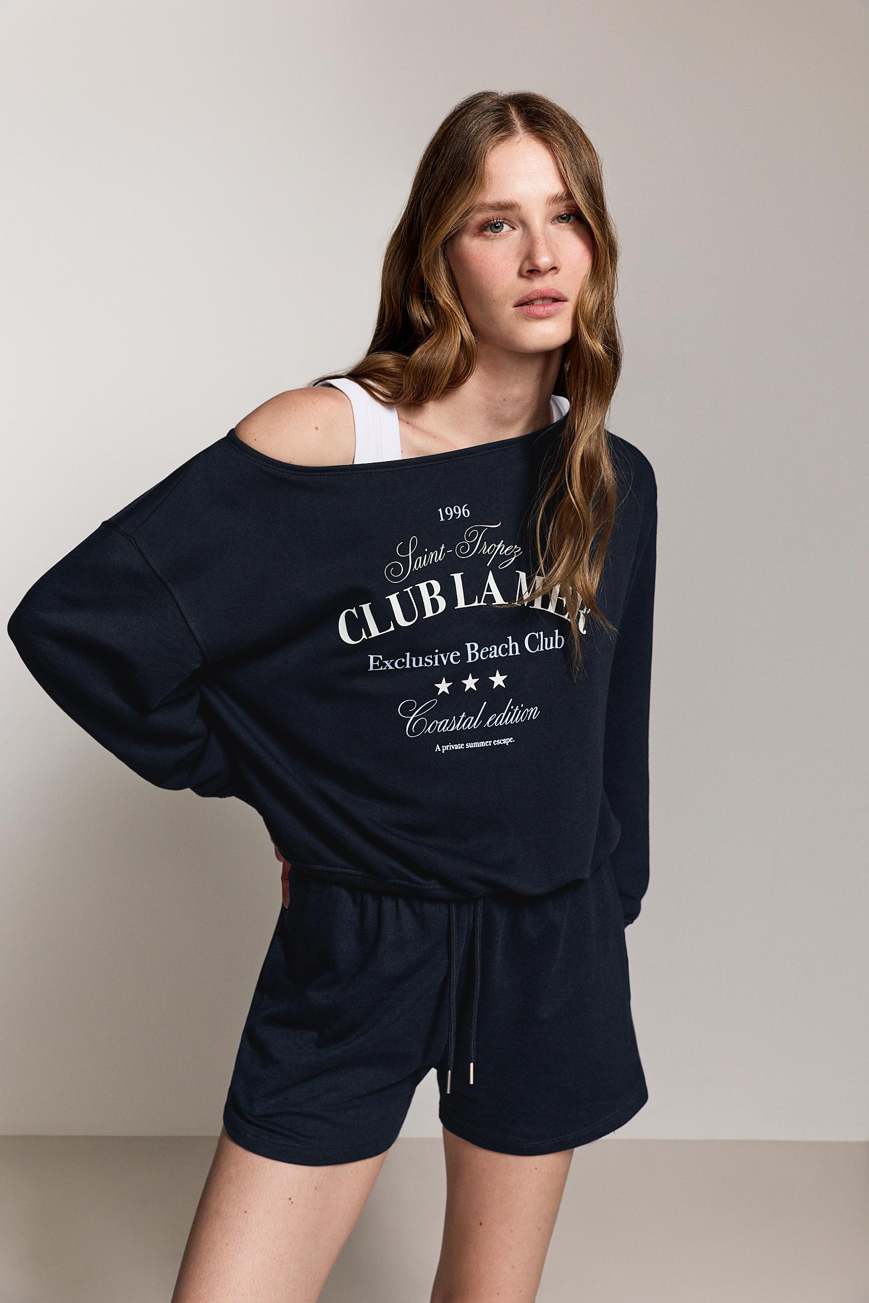 Sudadera off shoulder estampada