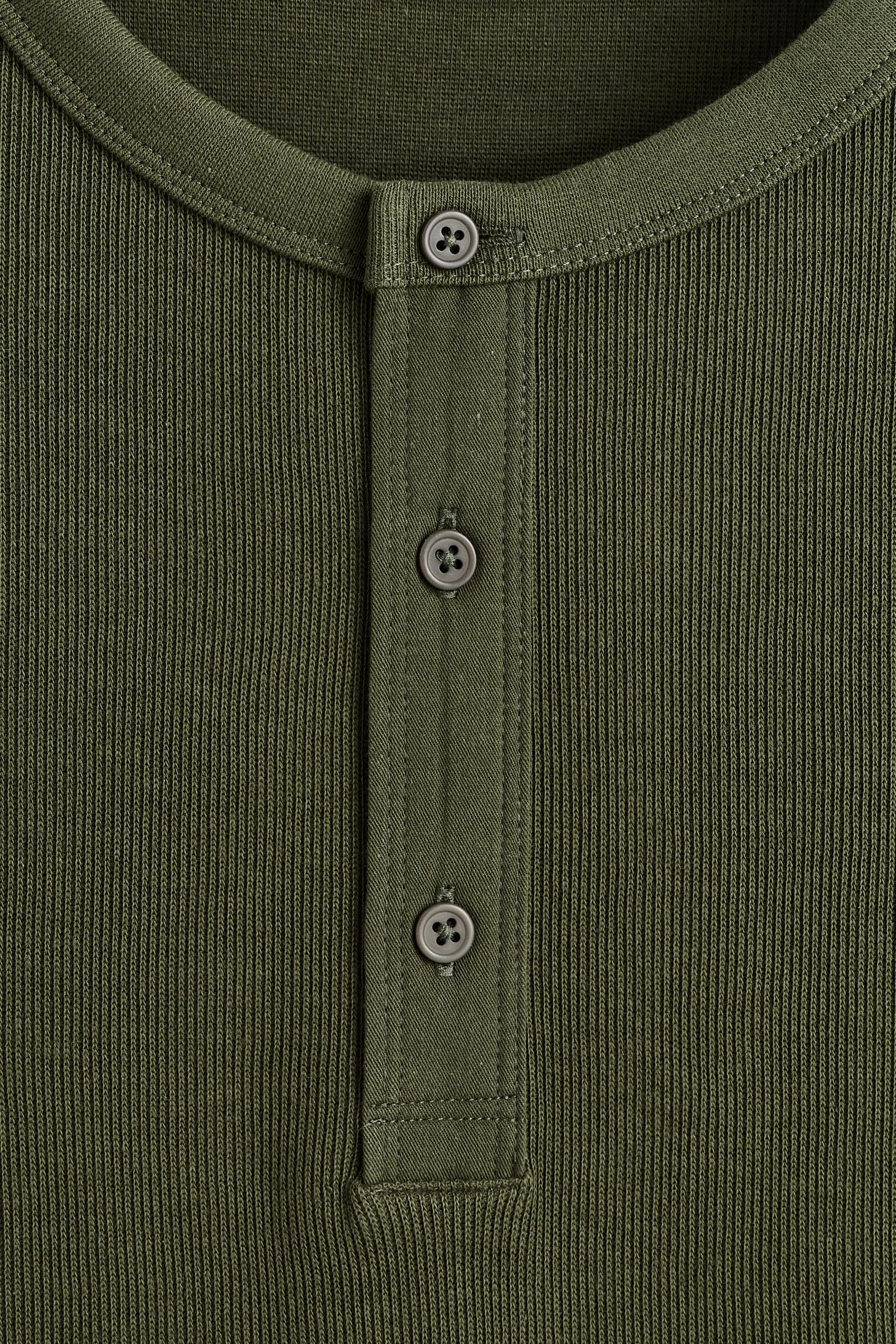 Textured henley T-shirt — MEDIUM GREEN