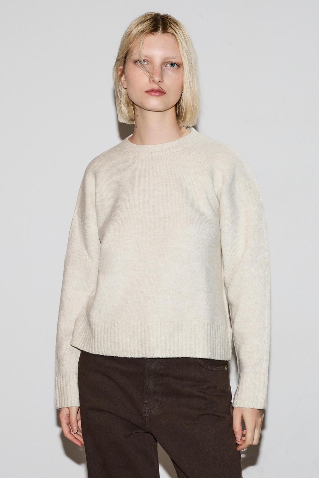 Camisola espumosa com decote redondo