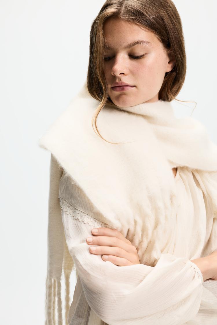 Fluffy solid scarf — OFF WHITE