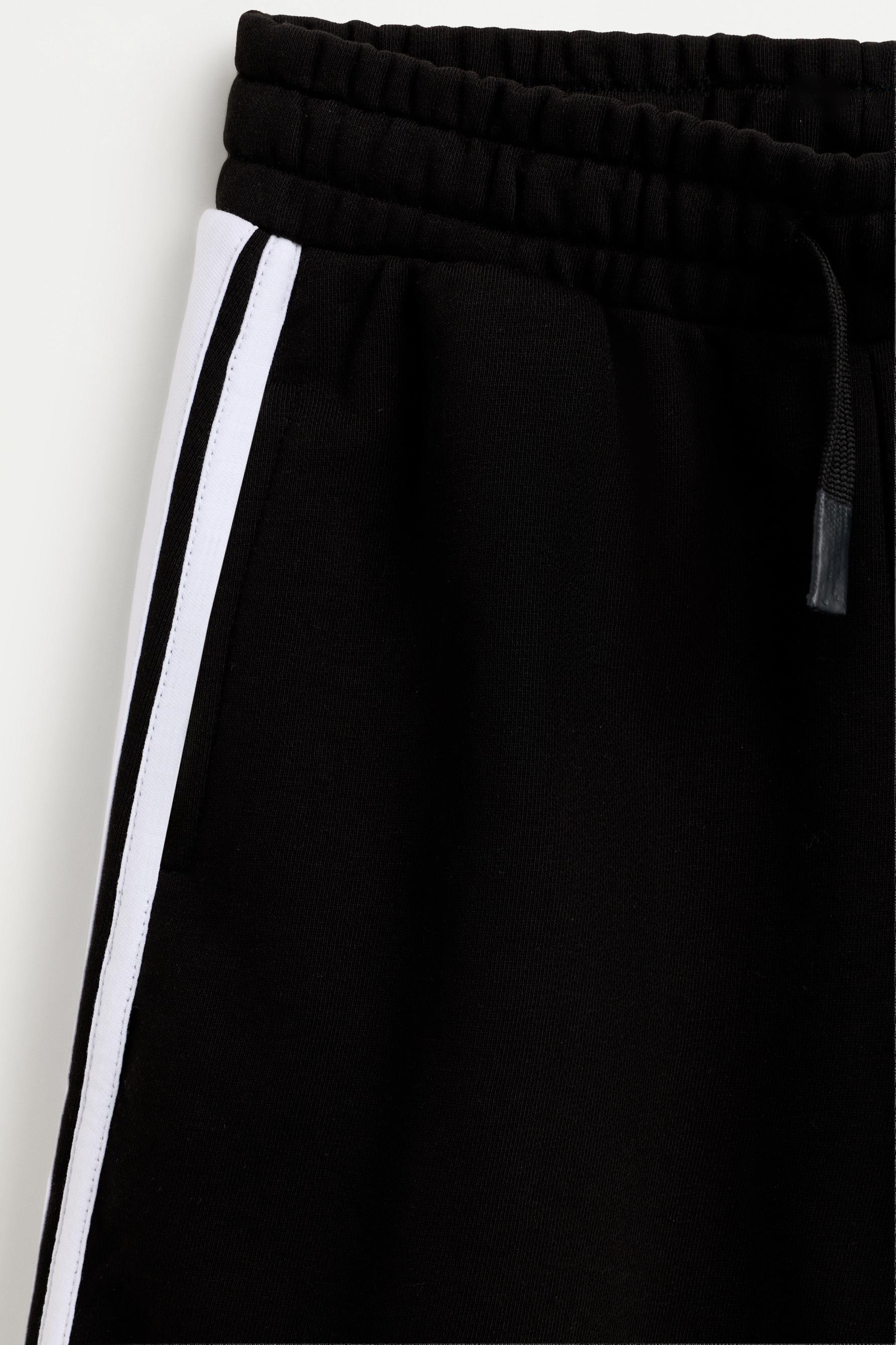 Side-stripe Bermuda shorts — BLACK