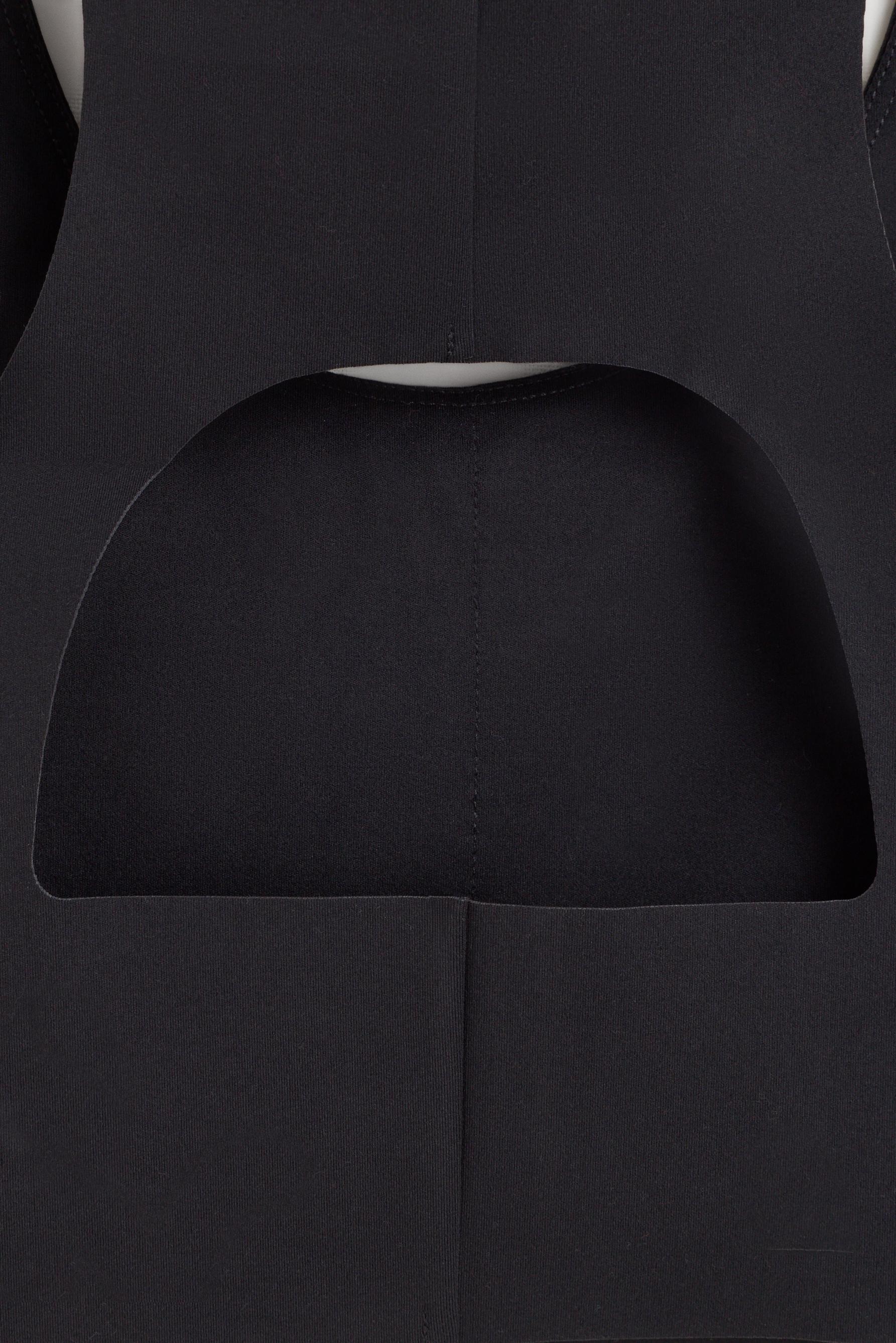 Shape-effect sports top — BLACK