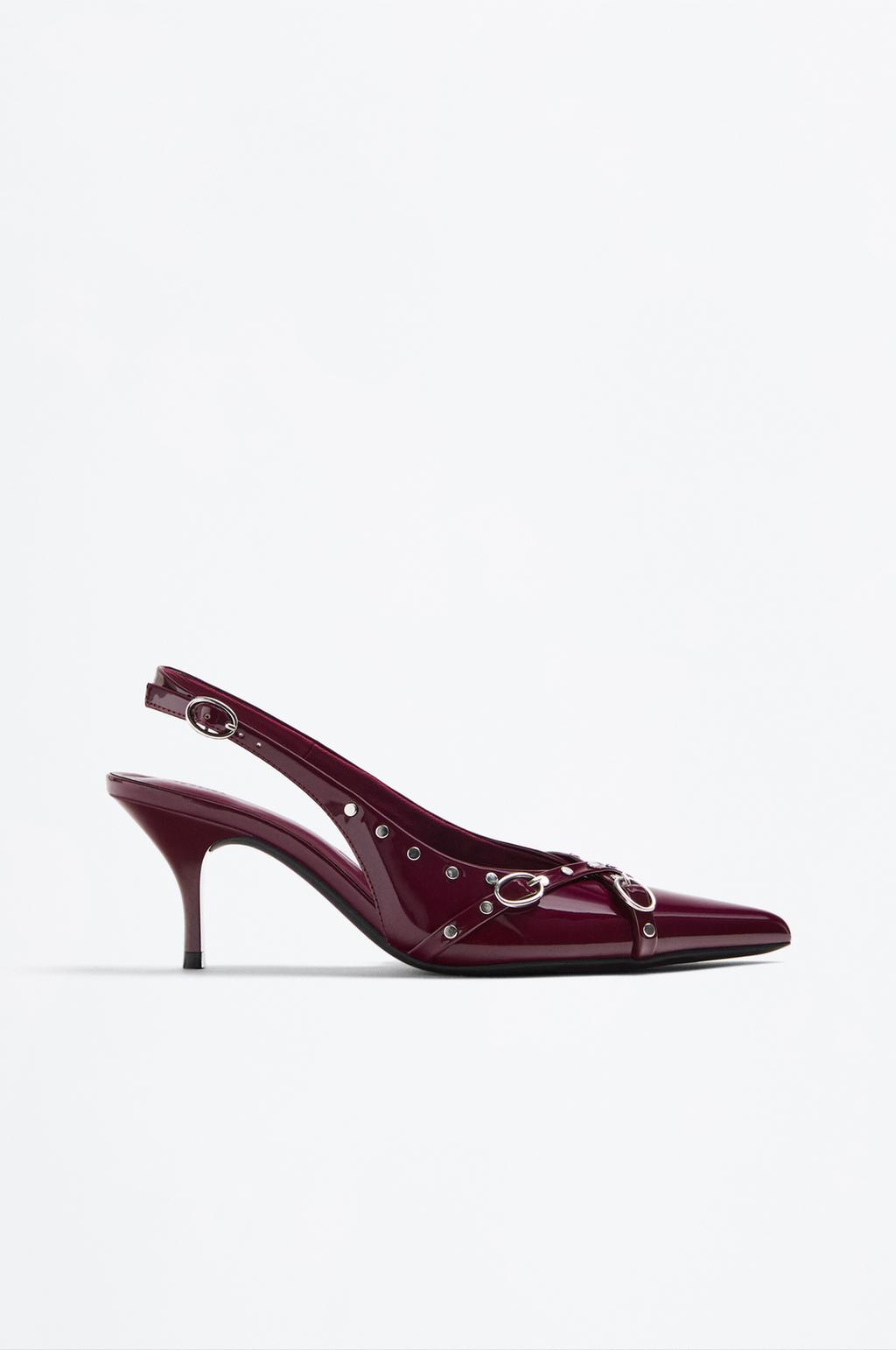 Zapato tacón tachas