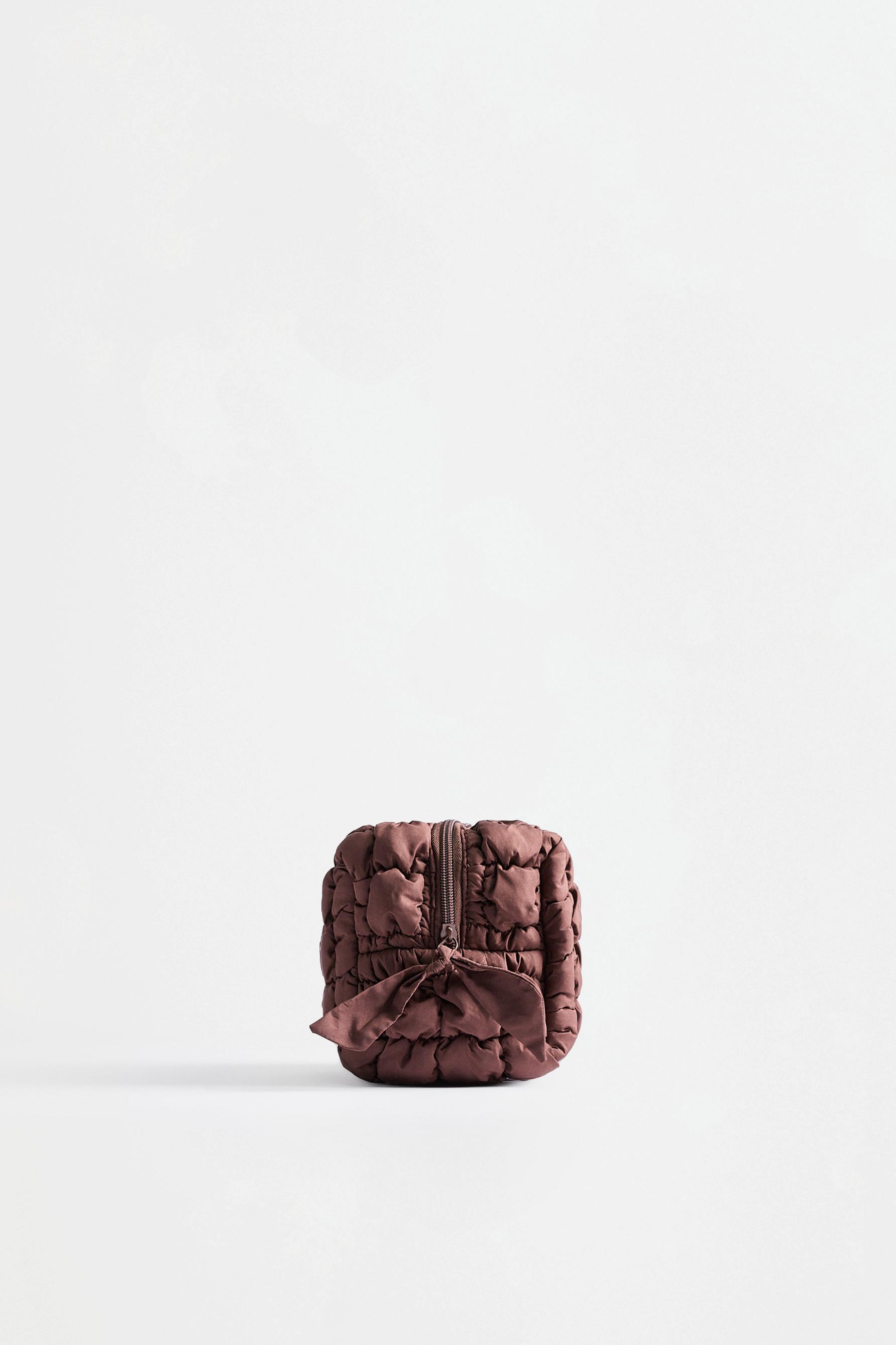 Medium waffle-knit toiletry bag — MINK