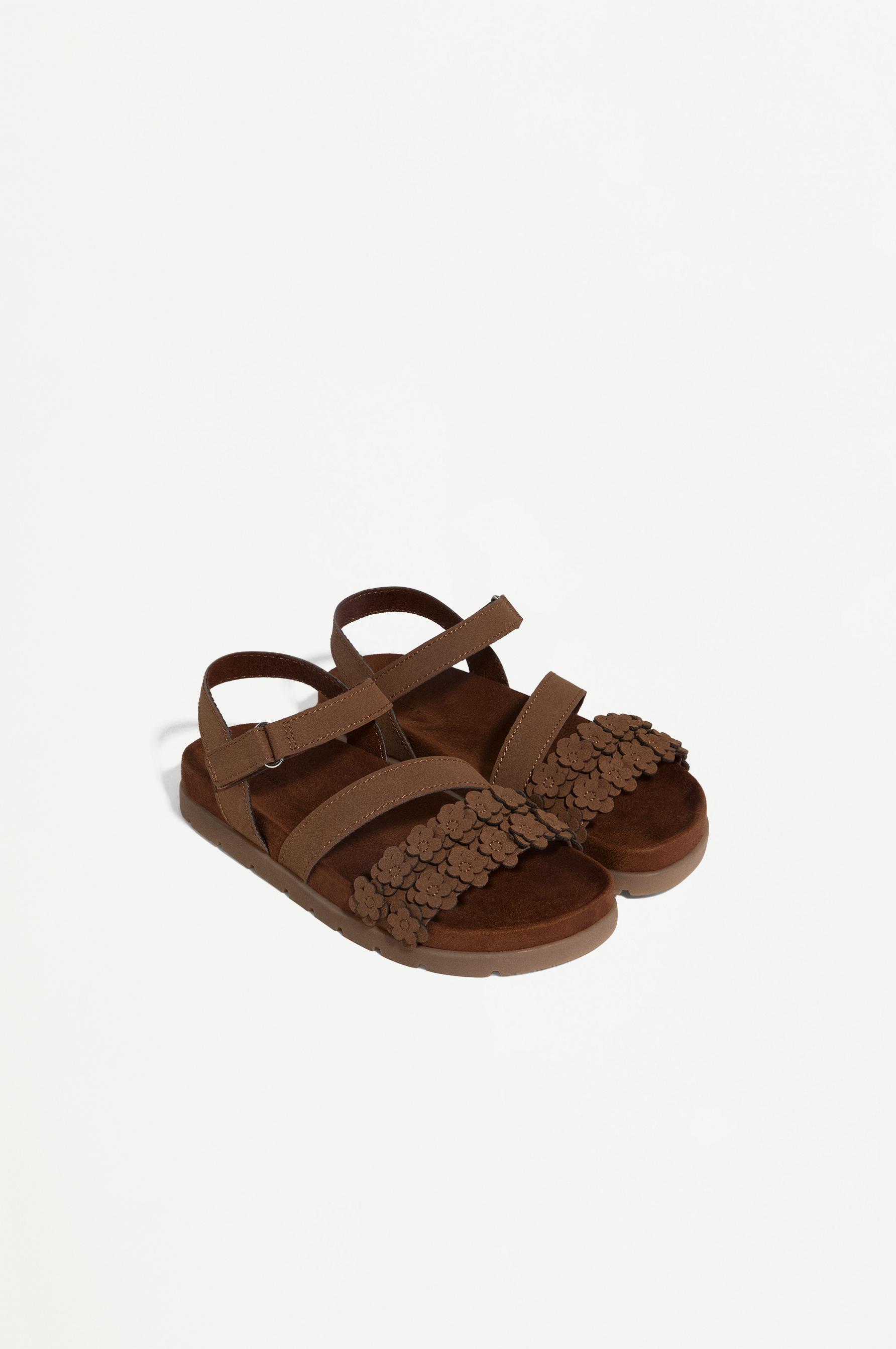 FLORAL STRAPPY SANDALS — LEATHER