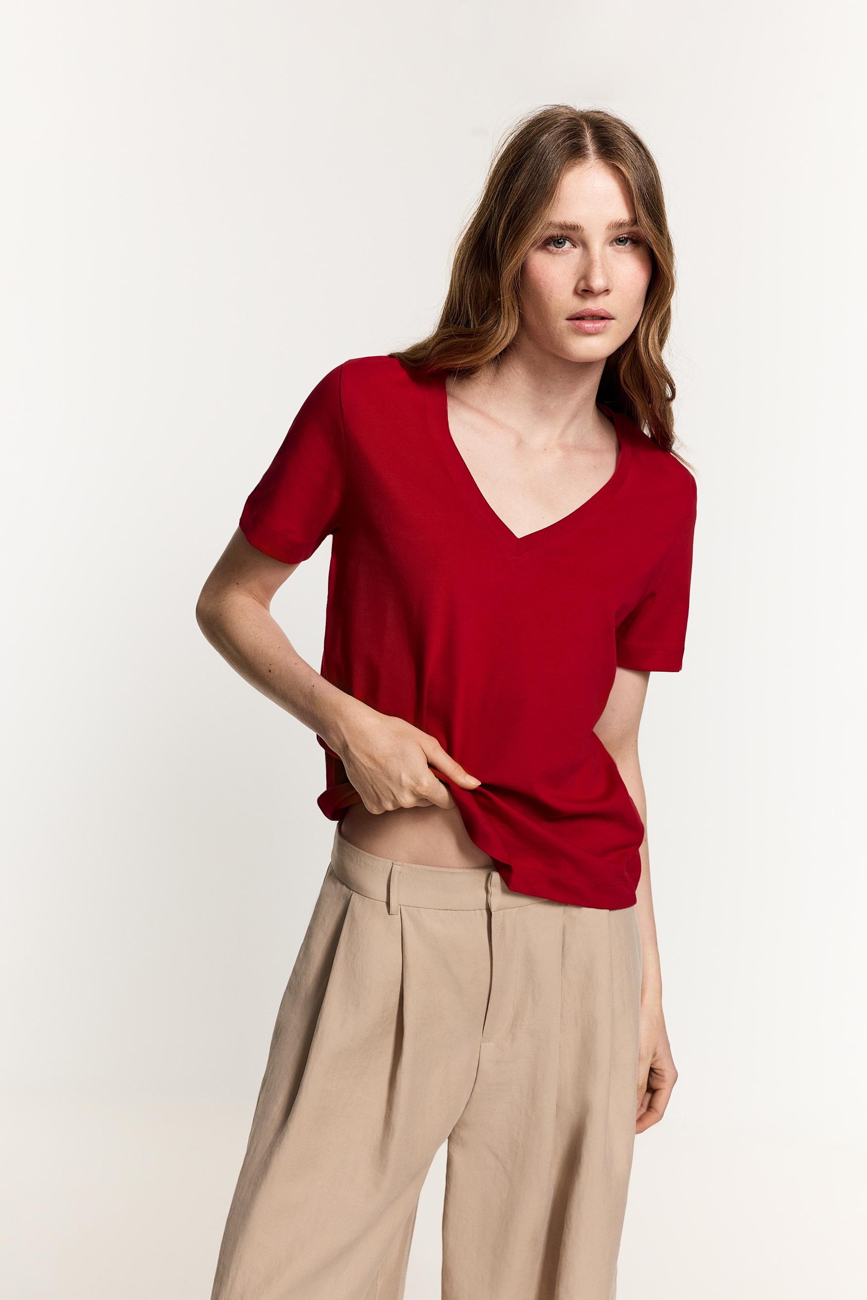 Basic V-neck T-shirt — RED