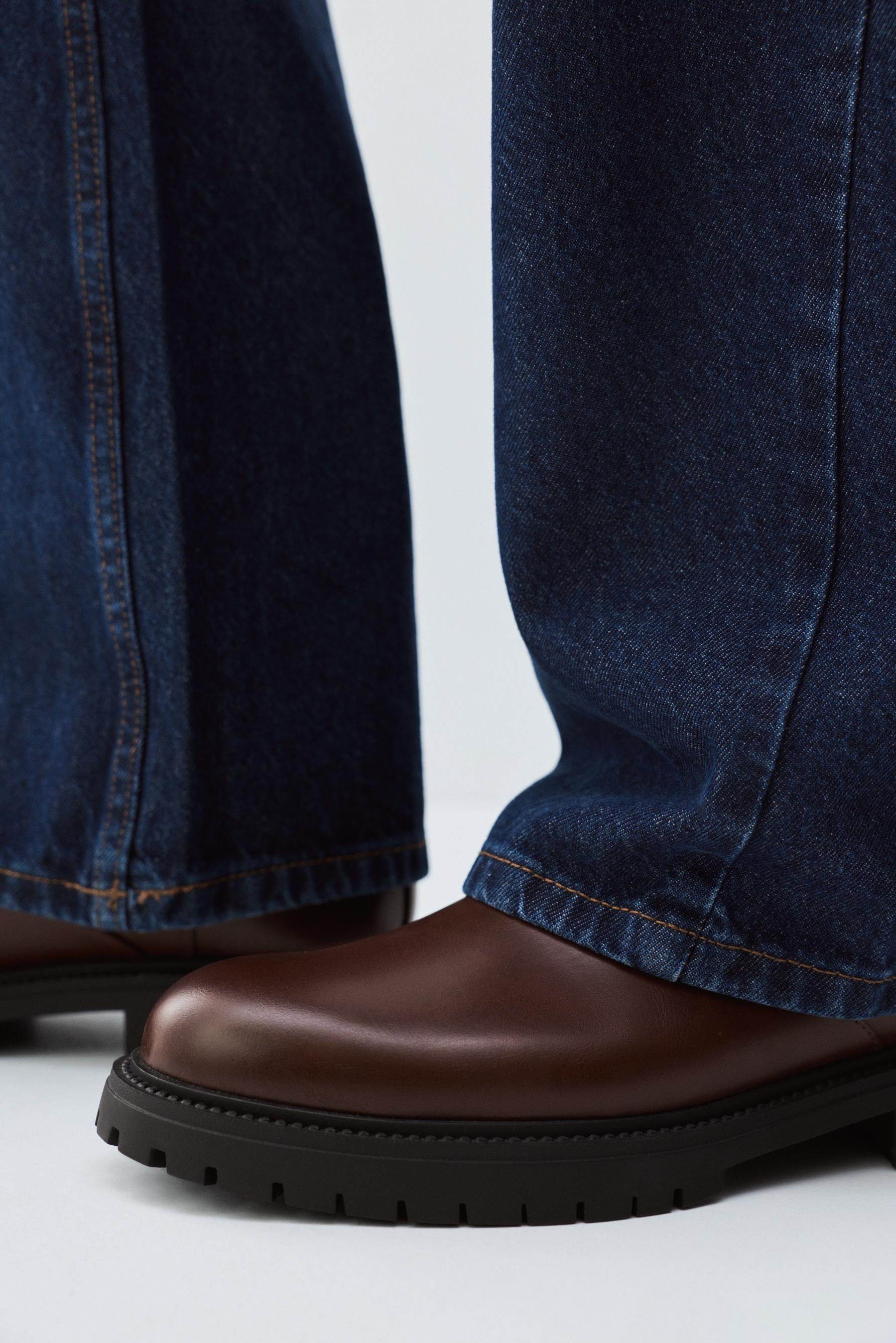 Men's Chelsea boots with track sole — BROWN