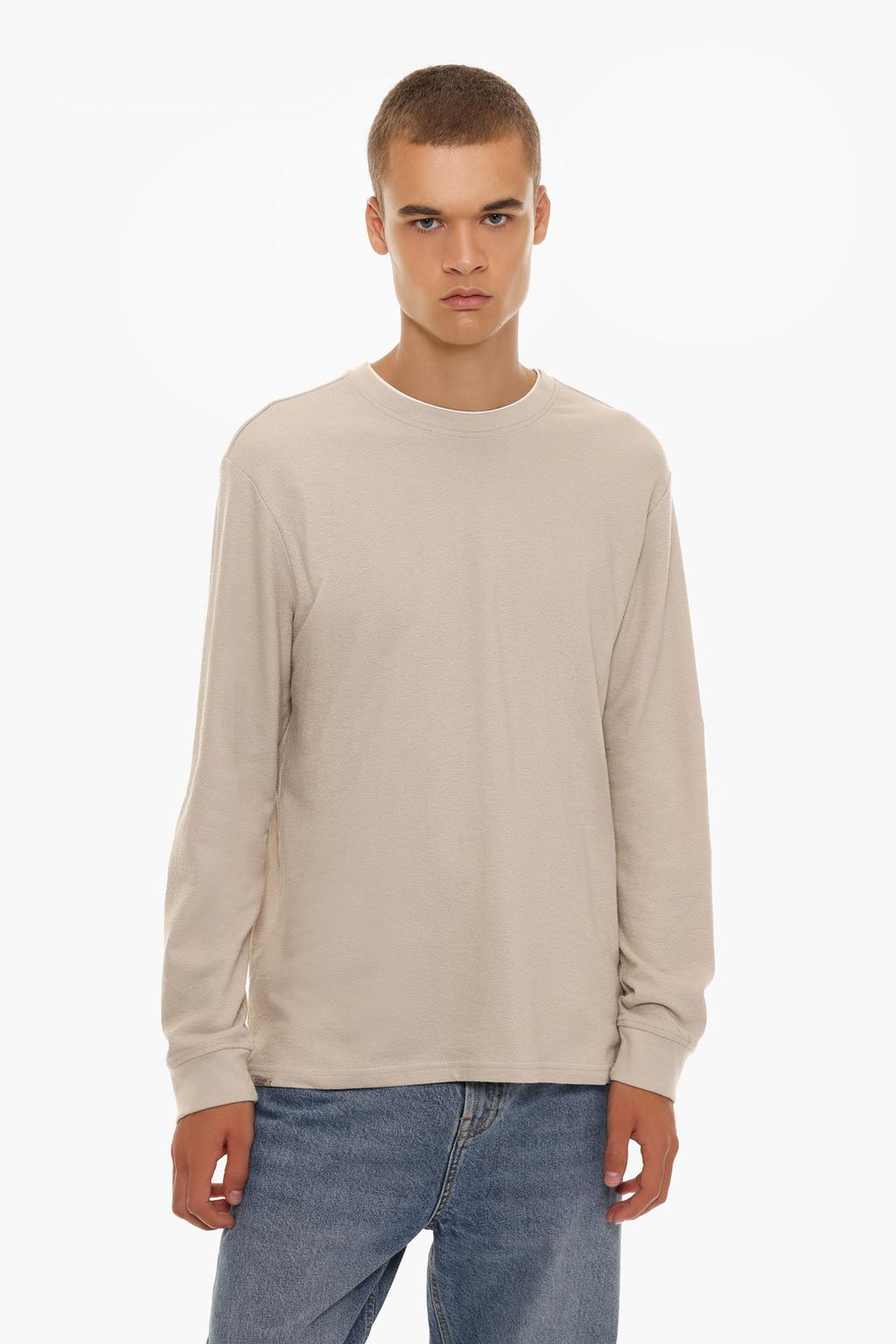 Textured T-shirt with piping