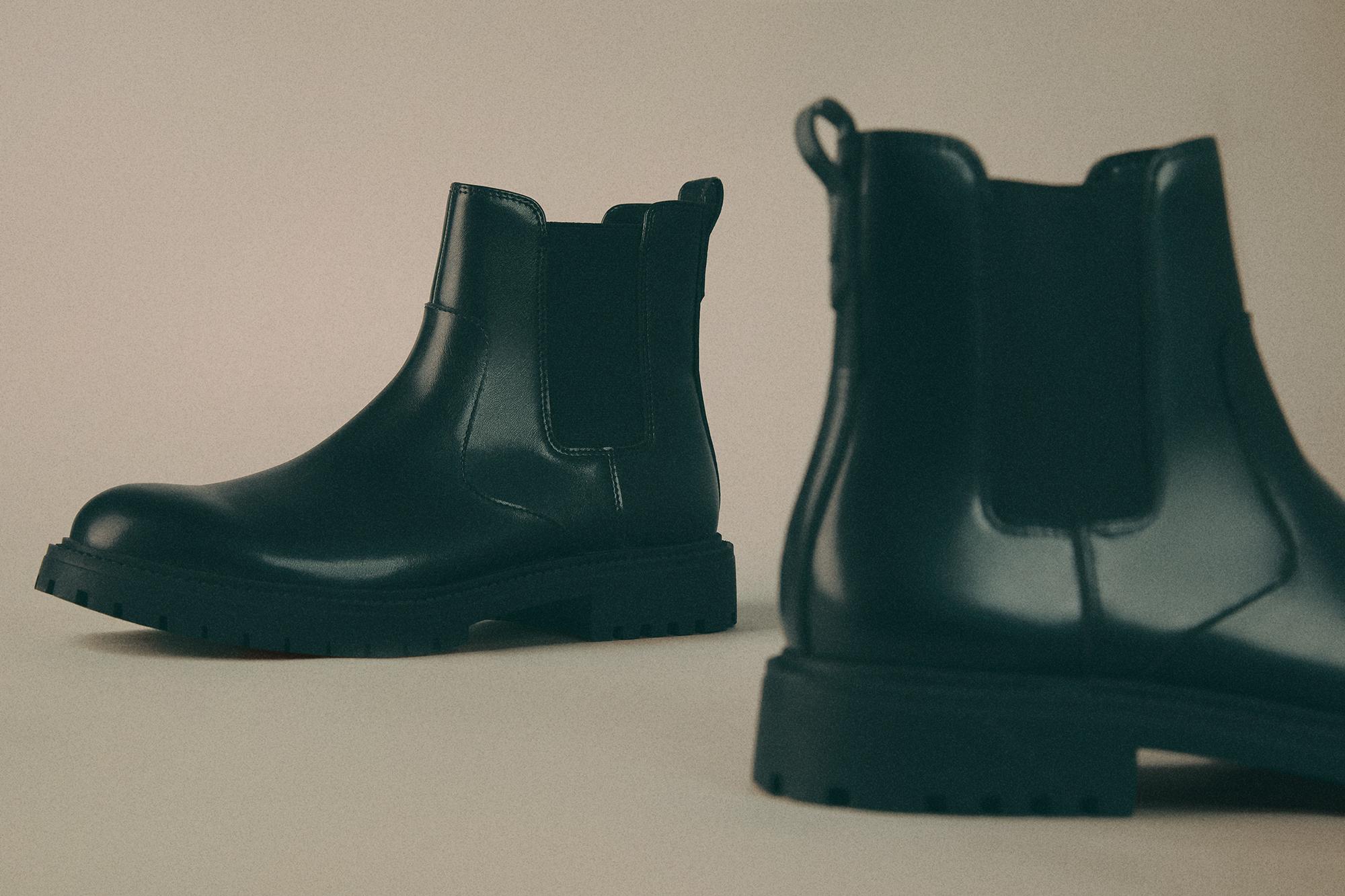 Men's Chelsea boots with track sole — BLACK
