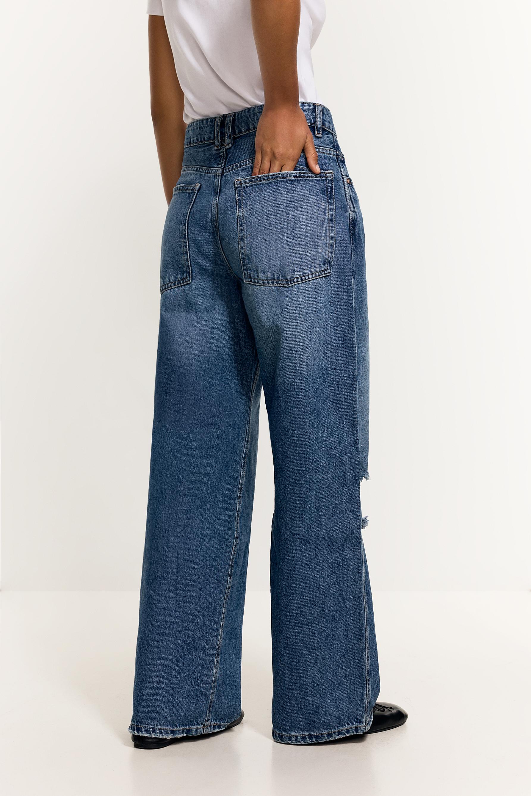 Distressed baggy jeans — INDIGO