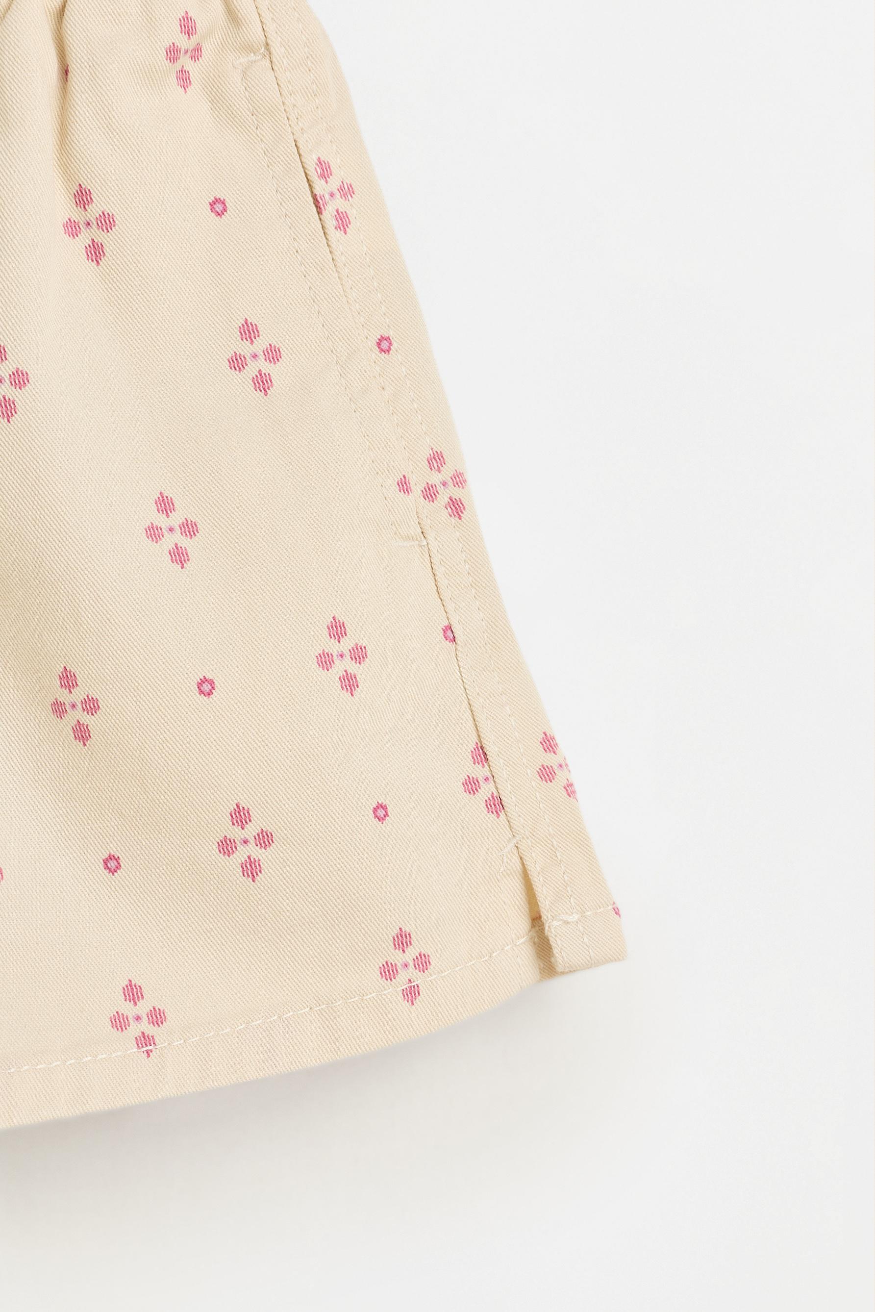 Twill shorts with darts — CREAM