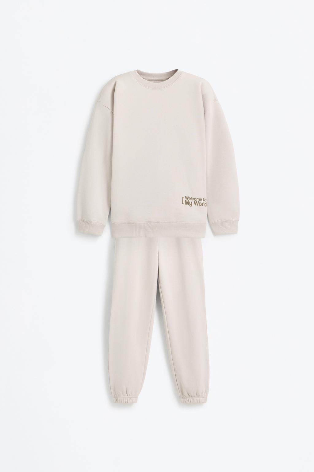 Conjunto de sweatshirt e calças de felpa