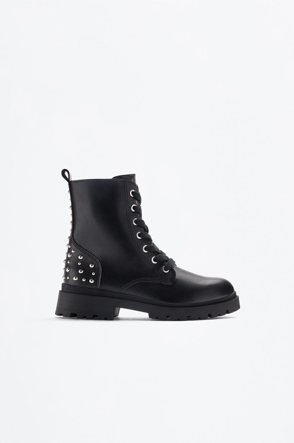 Bota tachas