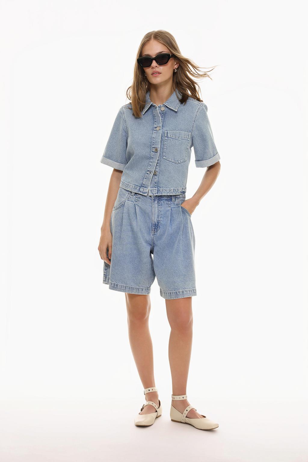 Pleated denim Bermuda shorts