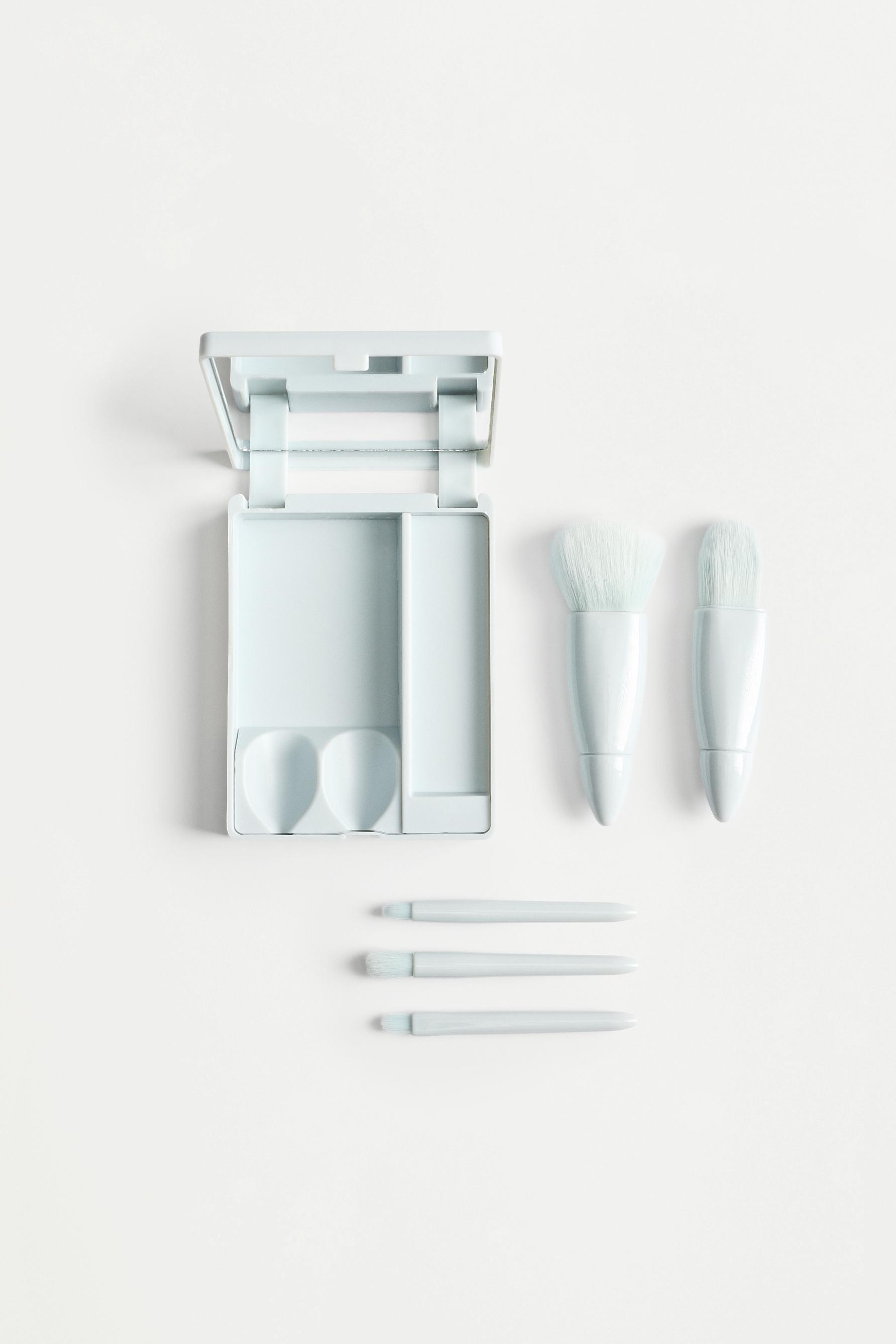 Travel Makeup Brush Set (5-Piece) — PASTEL BLUE