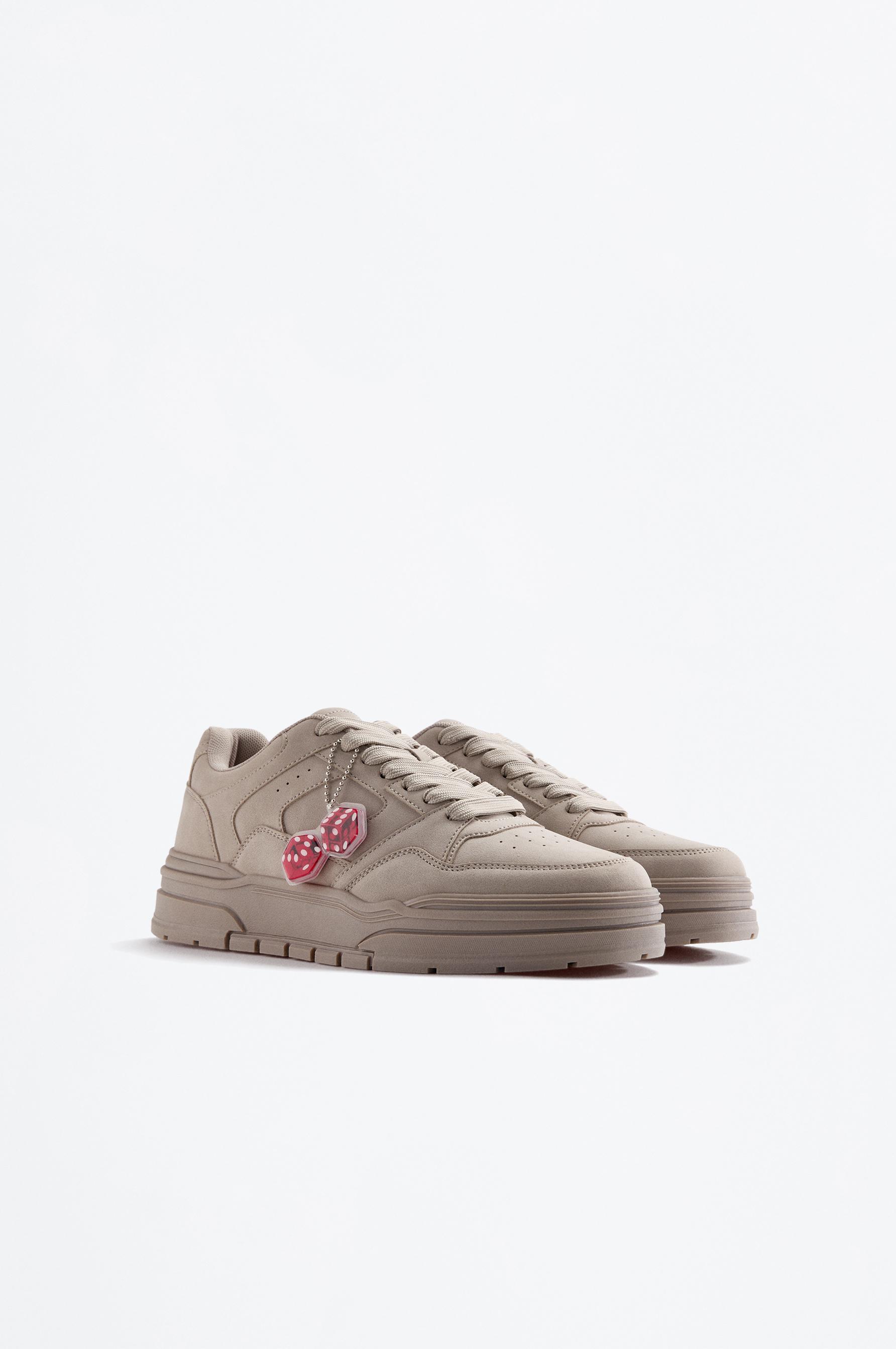 Retro sneaker with dice detail — GREY