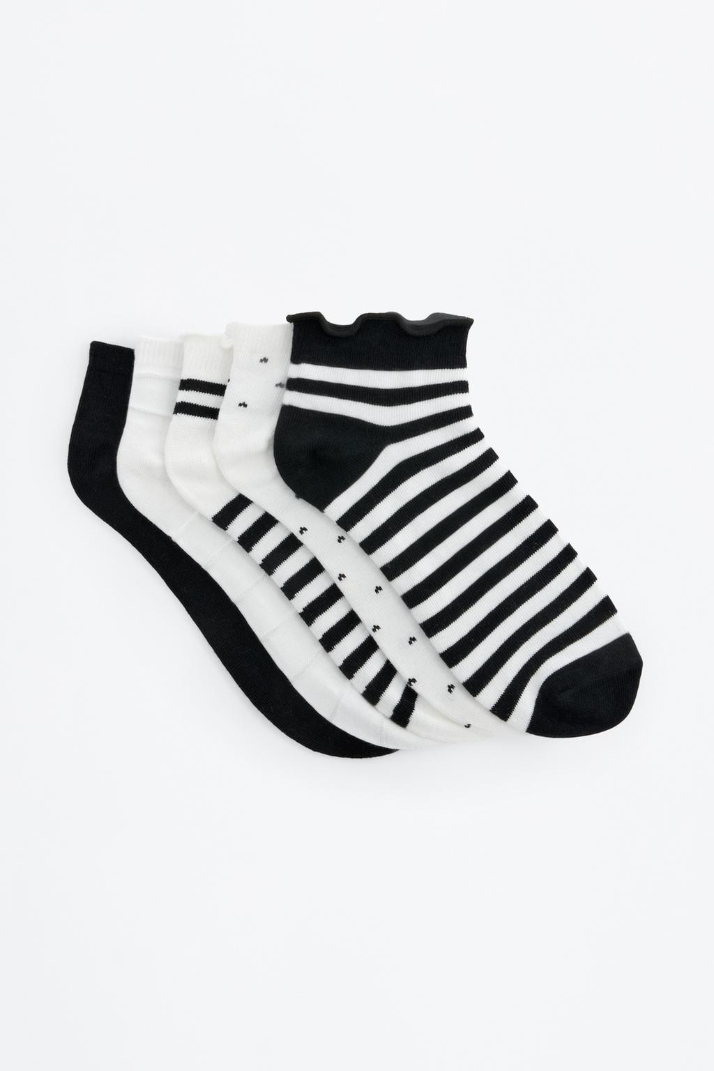 5-pack of contrast scalloped ankle socks