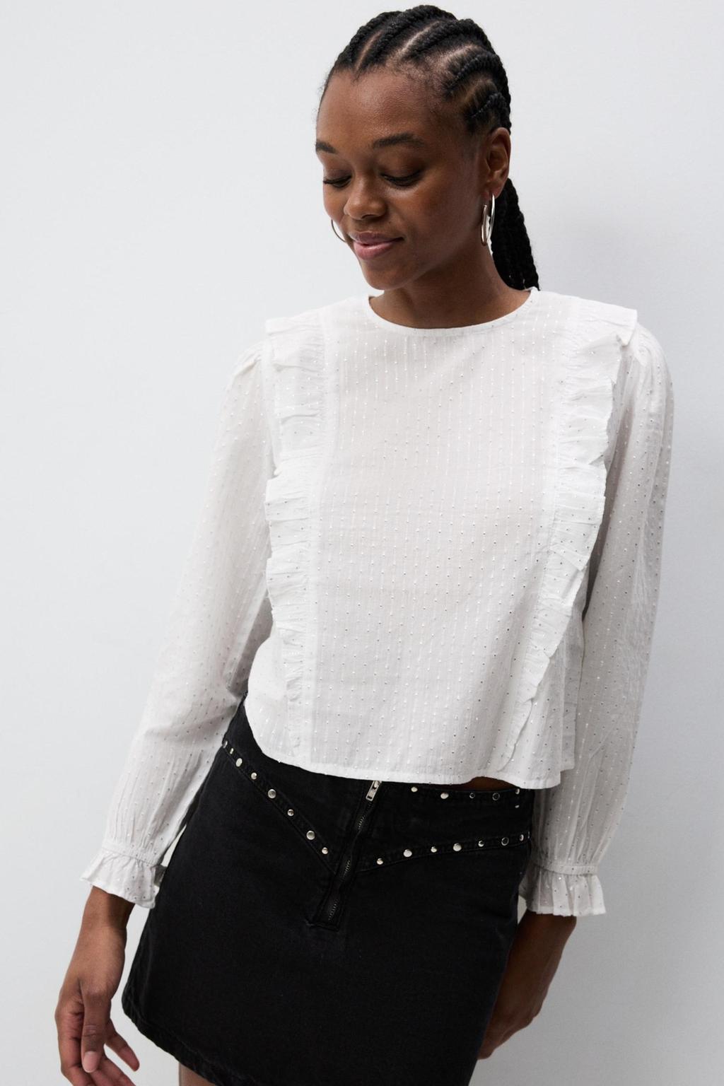 Blusa com detalhes de fio metalizado