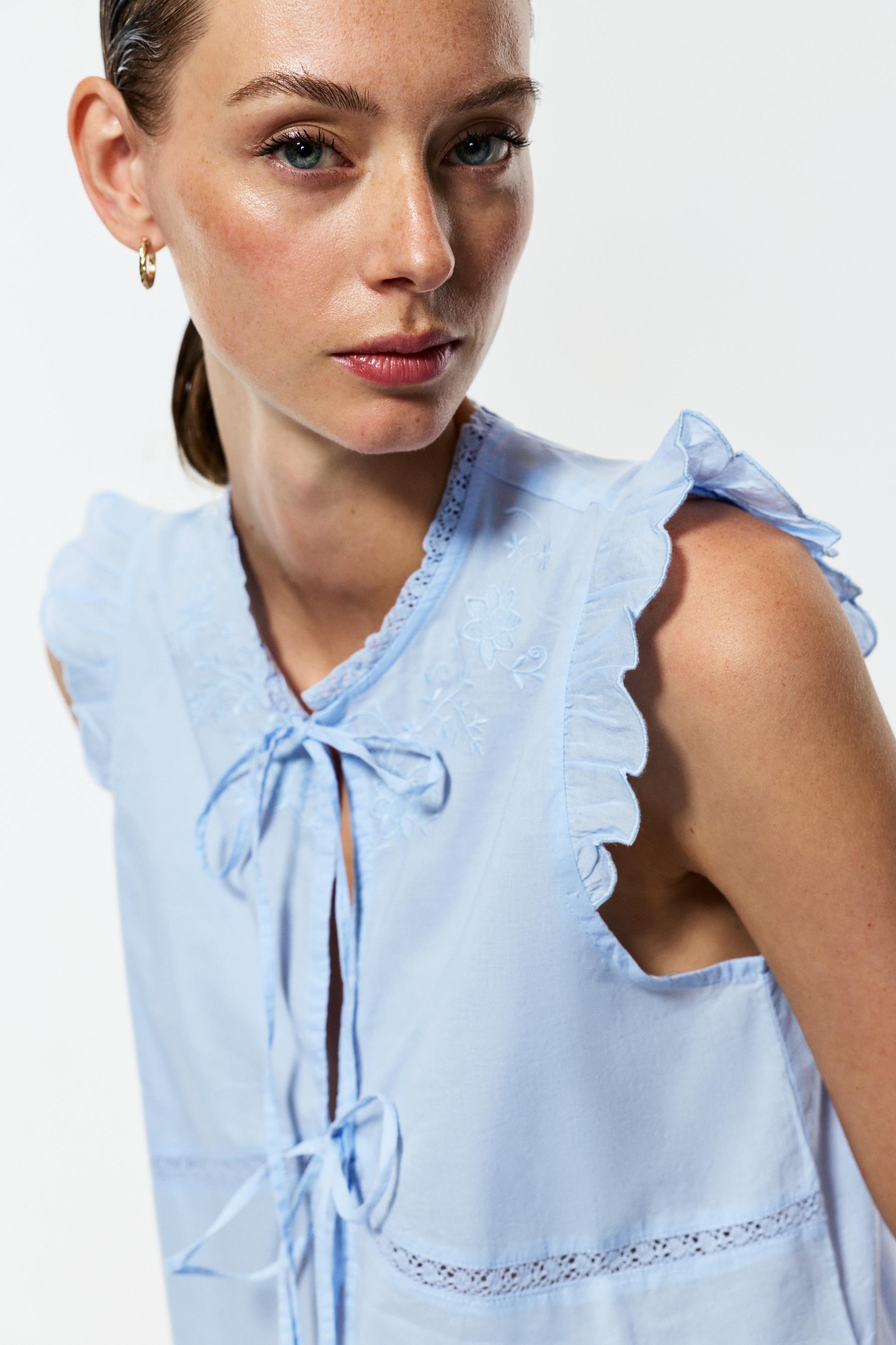 Embroidered ribbon shirt — PALE BLUE