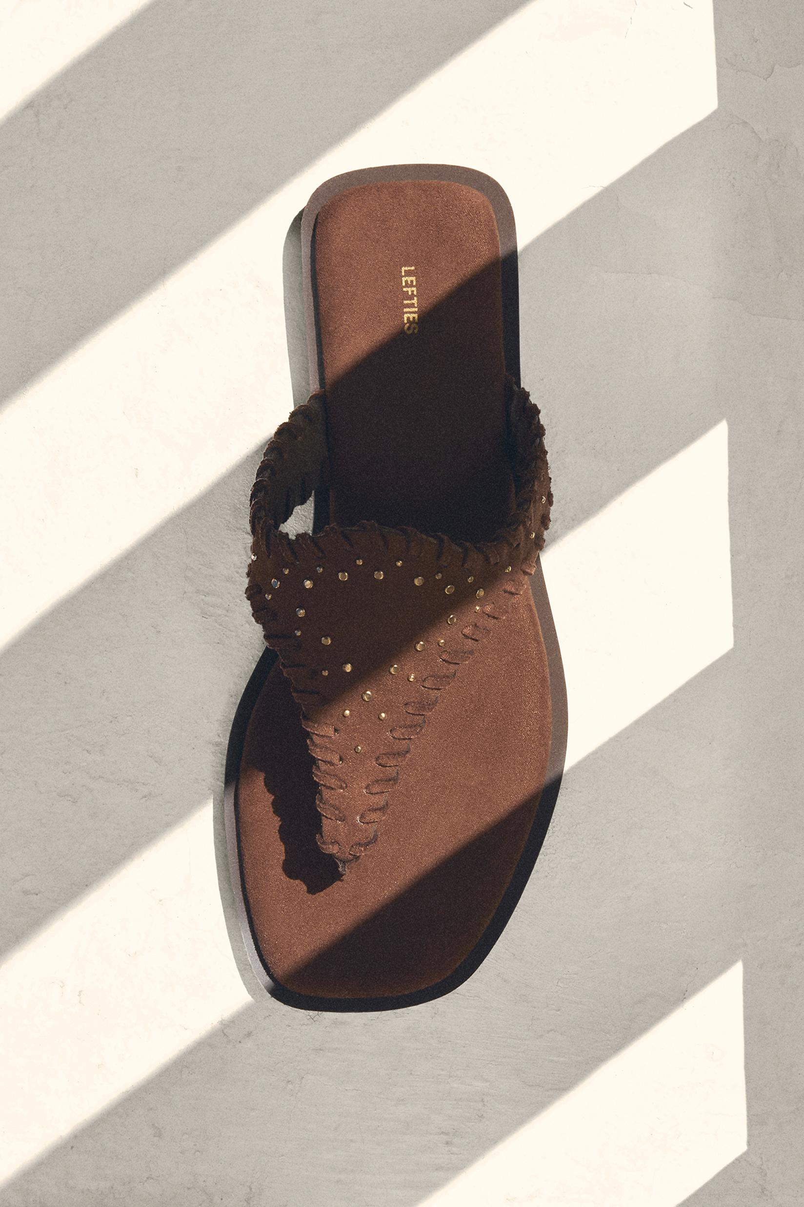 Flat studded sandals — BROWN