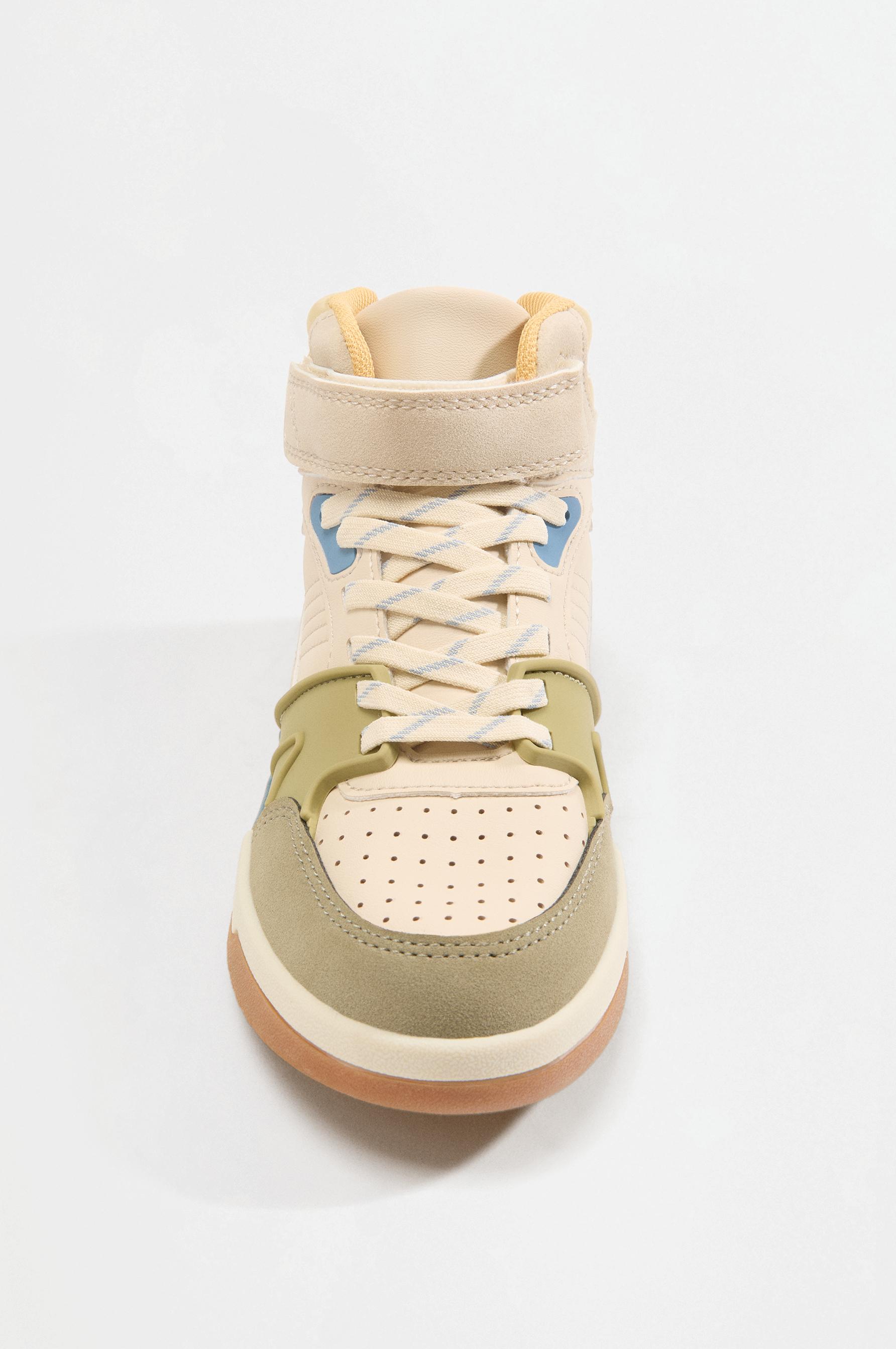 Basketball Sneaker — ECRU