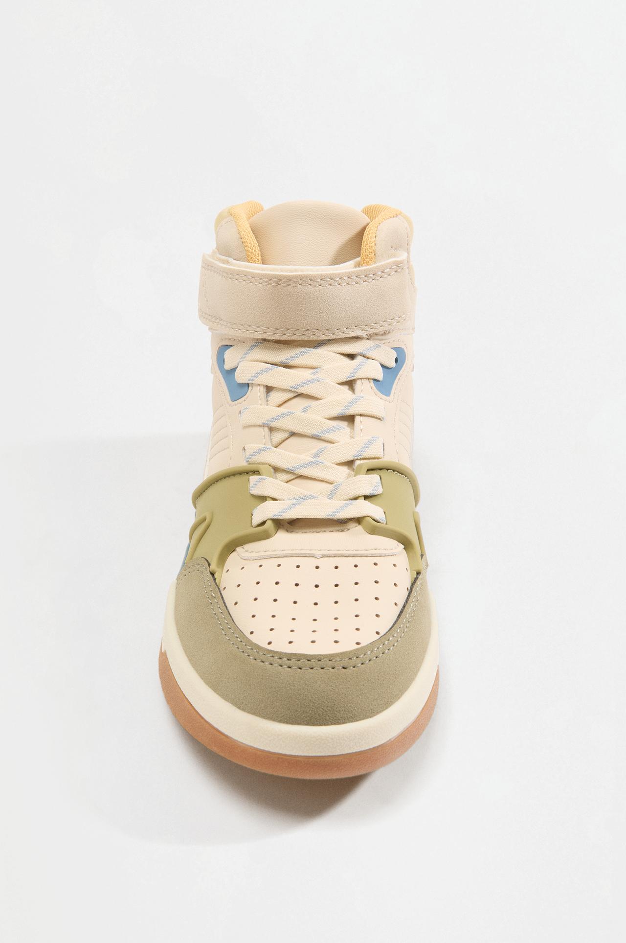 Basketball Sneaker — ECRU
