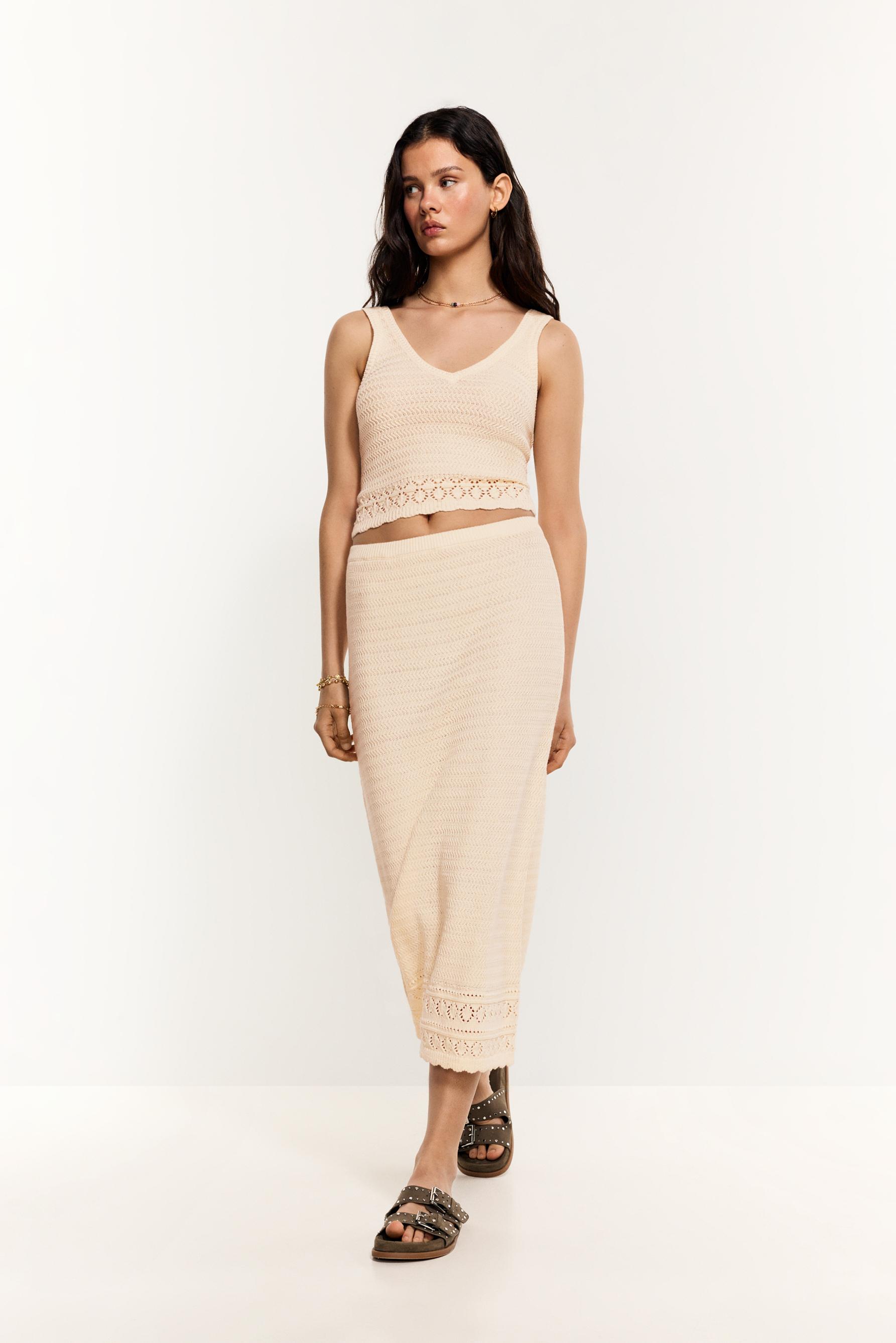 Falda midi punto detalle calado