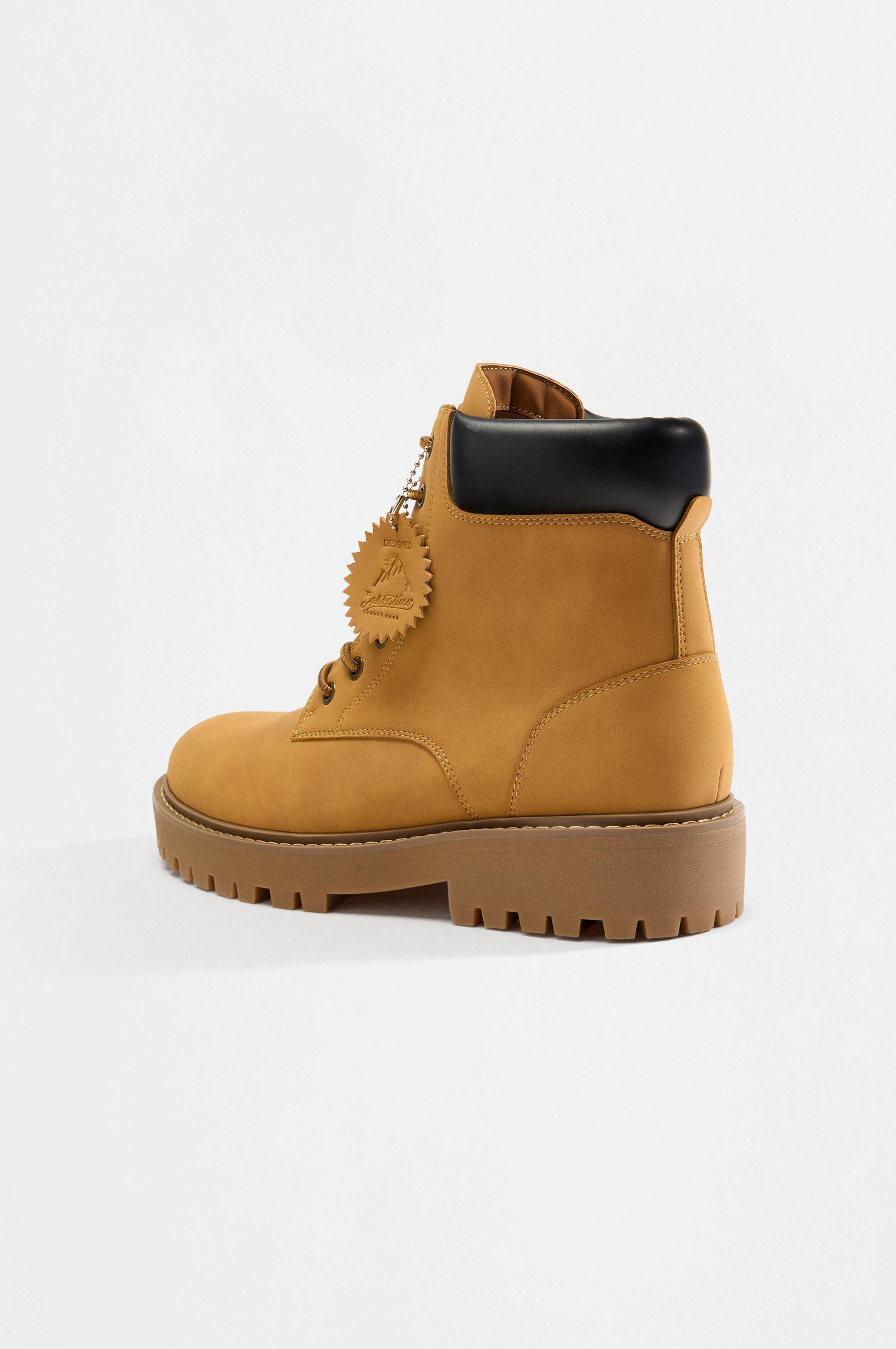 Trekking boots — BEIGE