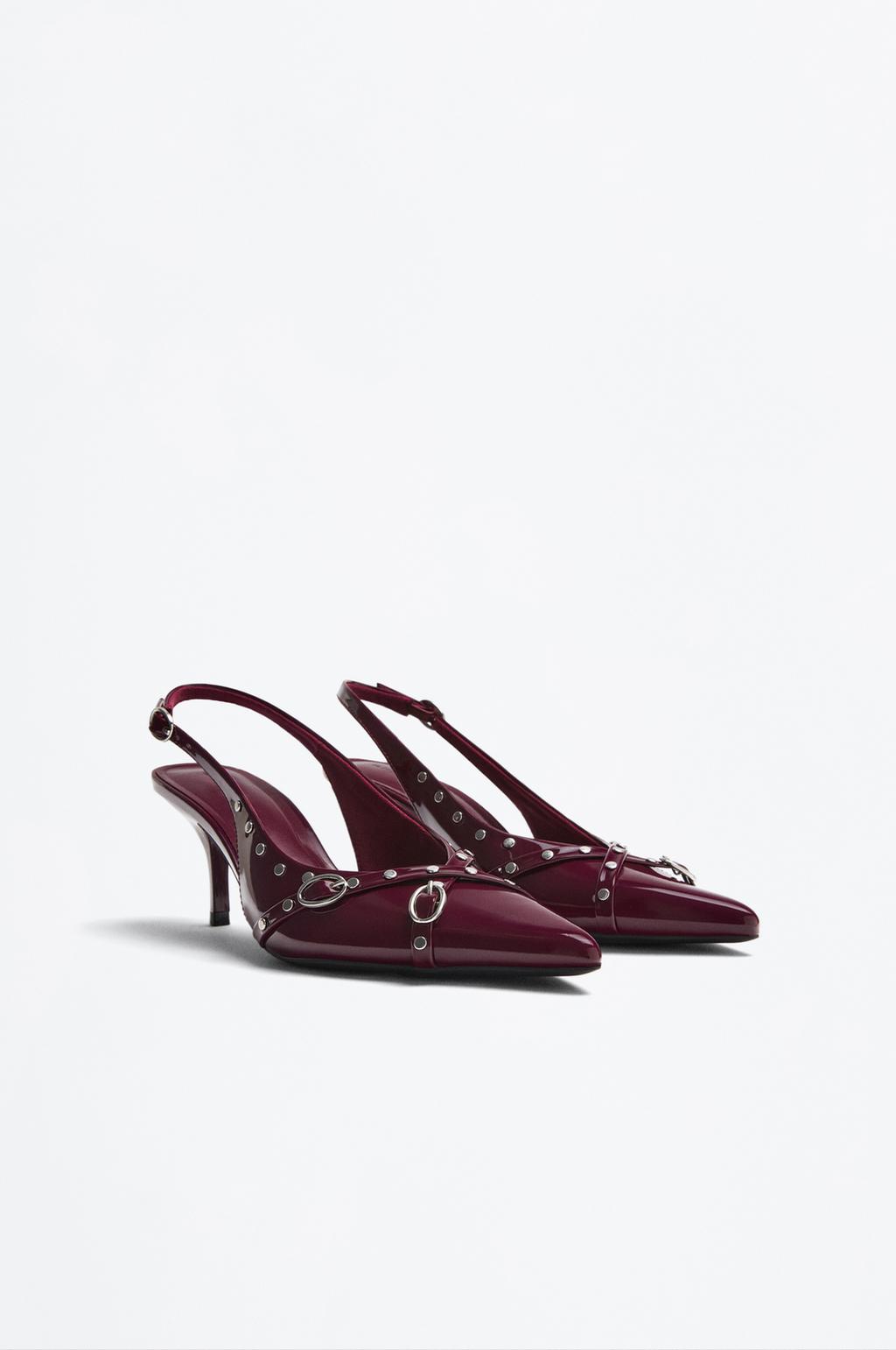 Zapato tacón tachas
