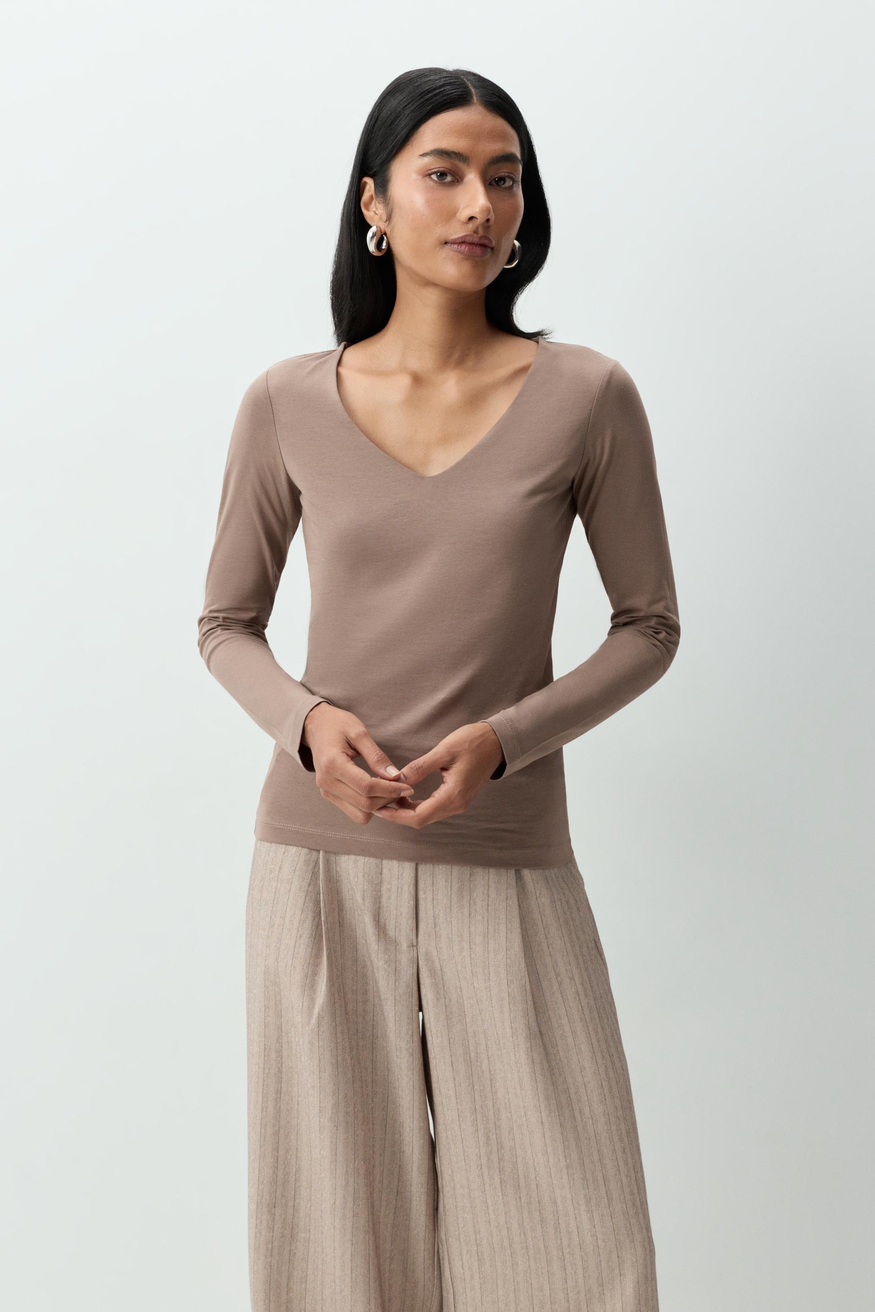 Camiseta manga larga cuello pico