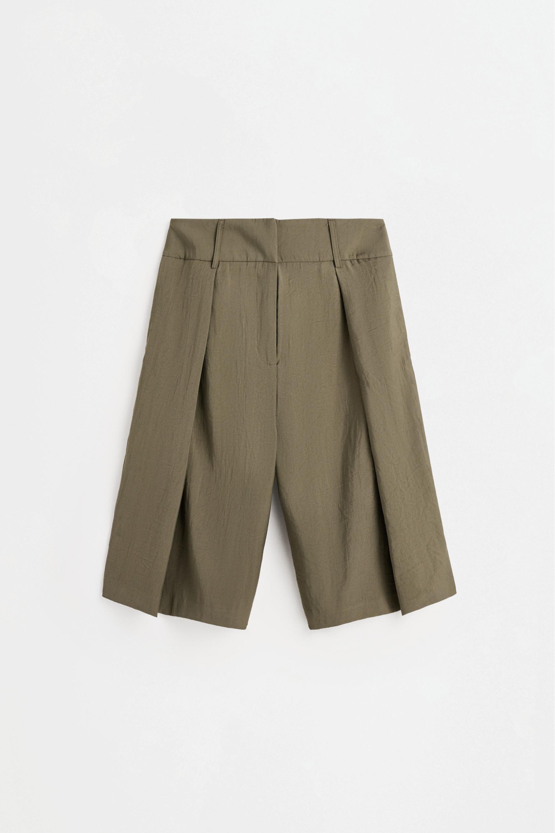 Pleated Bermuda shorts — DARK KHAKI