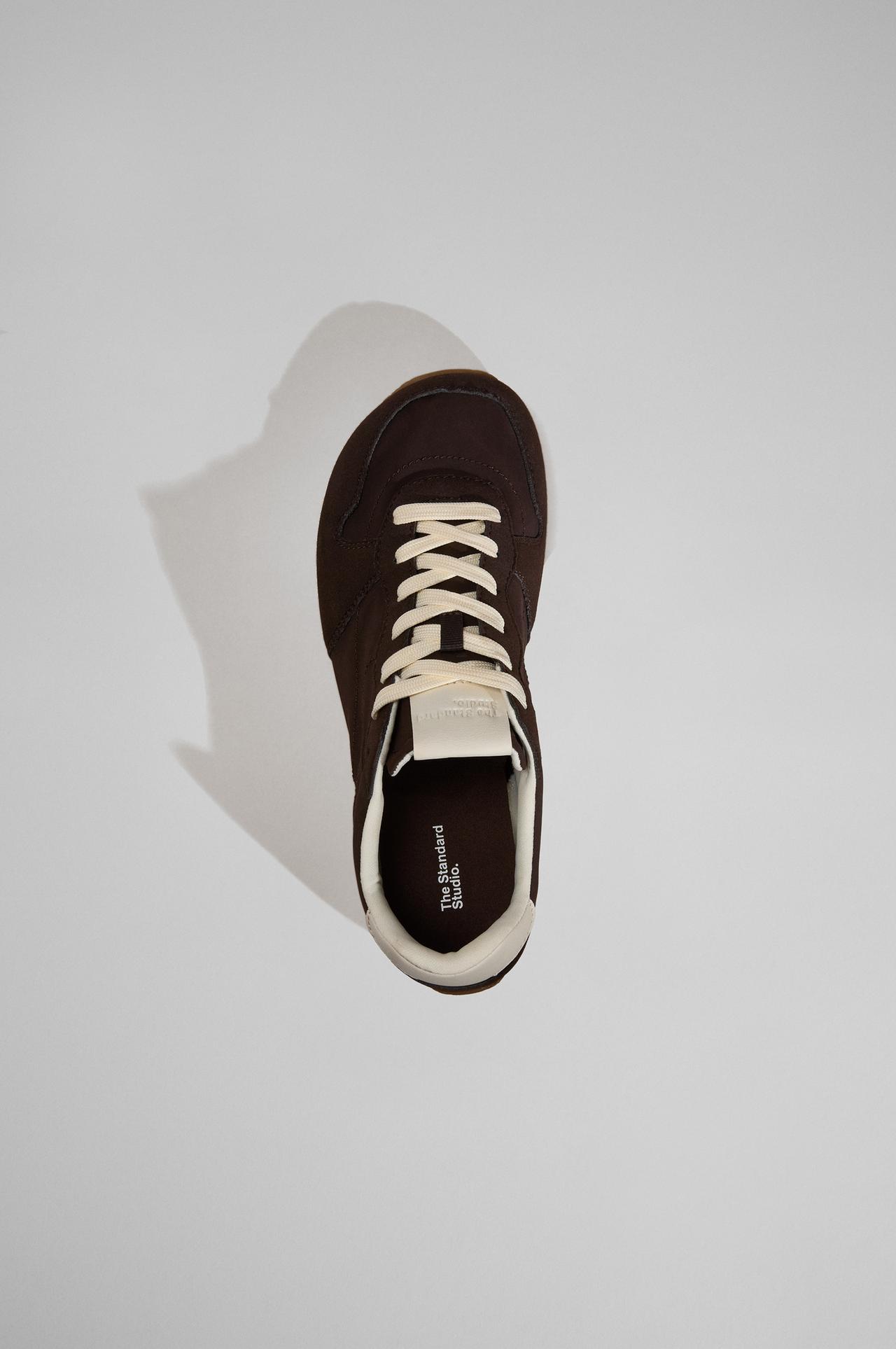 Barefoot sneakers — BROWN