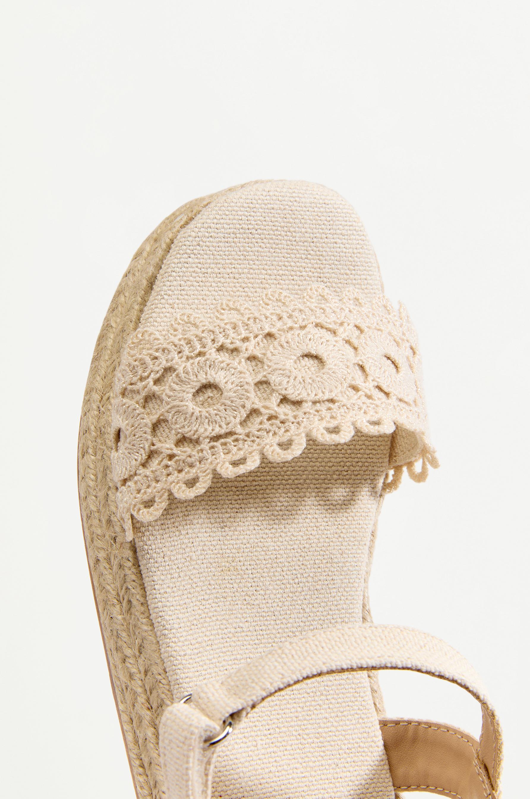 Lace platform sandals — BEIGE