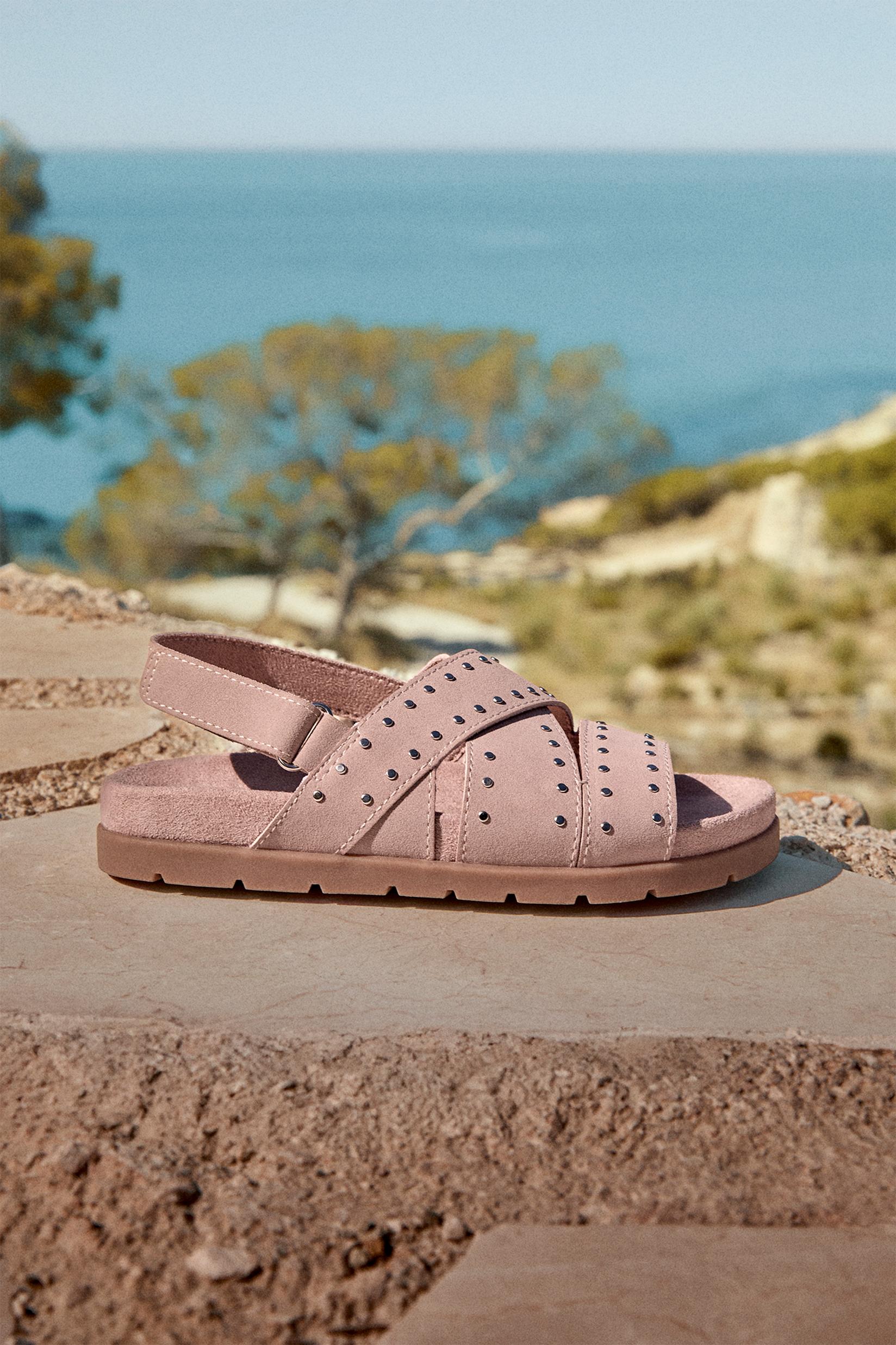 COMFORT STUDDED SANDALS — PALE PINK